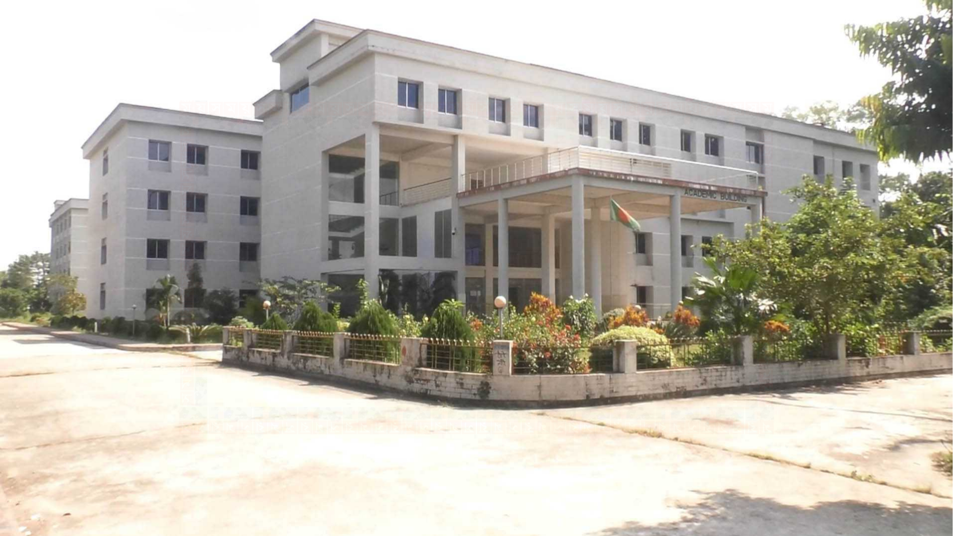 শিক্ষক ও সরঞ্জাম সংকটে কুড়িগ্রাম আইএইচটি