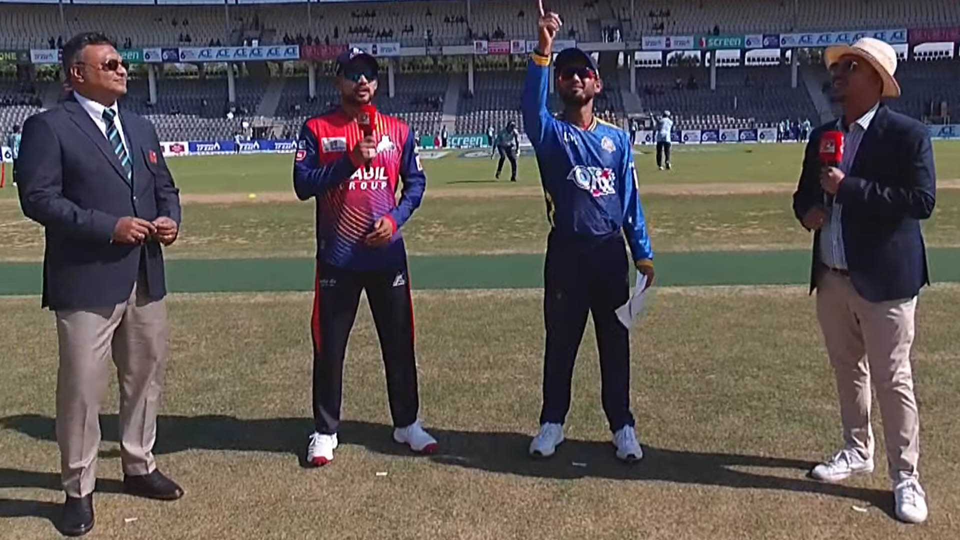 টস জিতে রাজশাহীর বিপক্ষে ফিল্ডিংয়ে ঢাকা