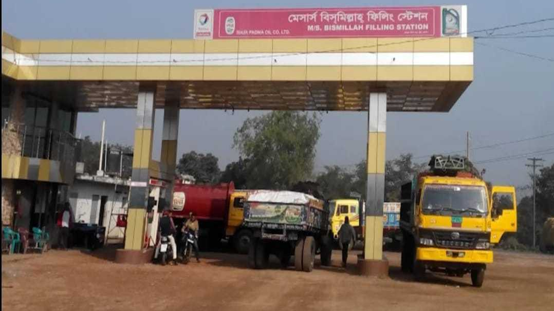 তেল কম দেয়ায় পাম্প ম্যানেজারকে ছুরিকাঘাত