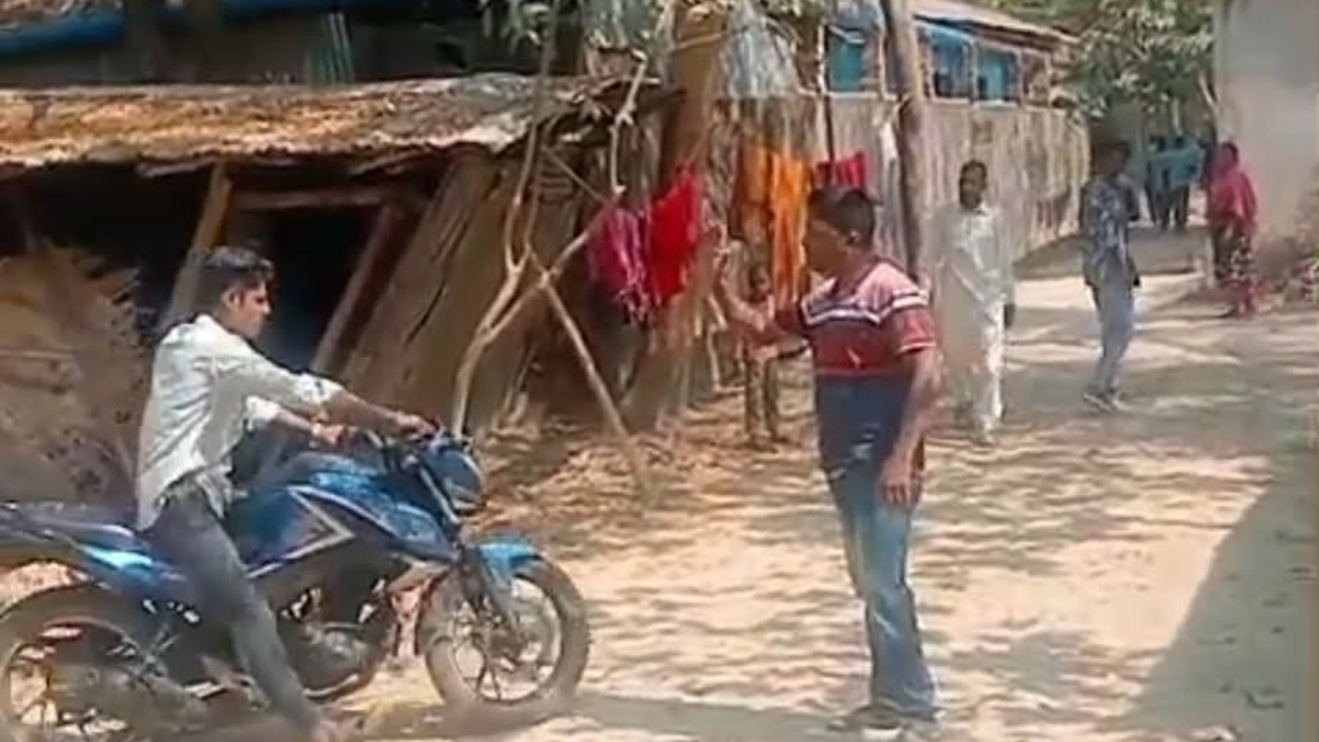 আদালতের ১৪৫ ধারা জারি থাকার পরও জমিতে গাছ কাটার অভিযোগ, হামলায় আহত ৩