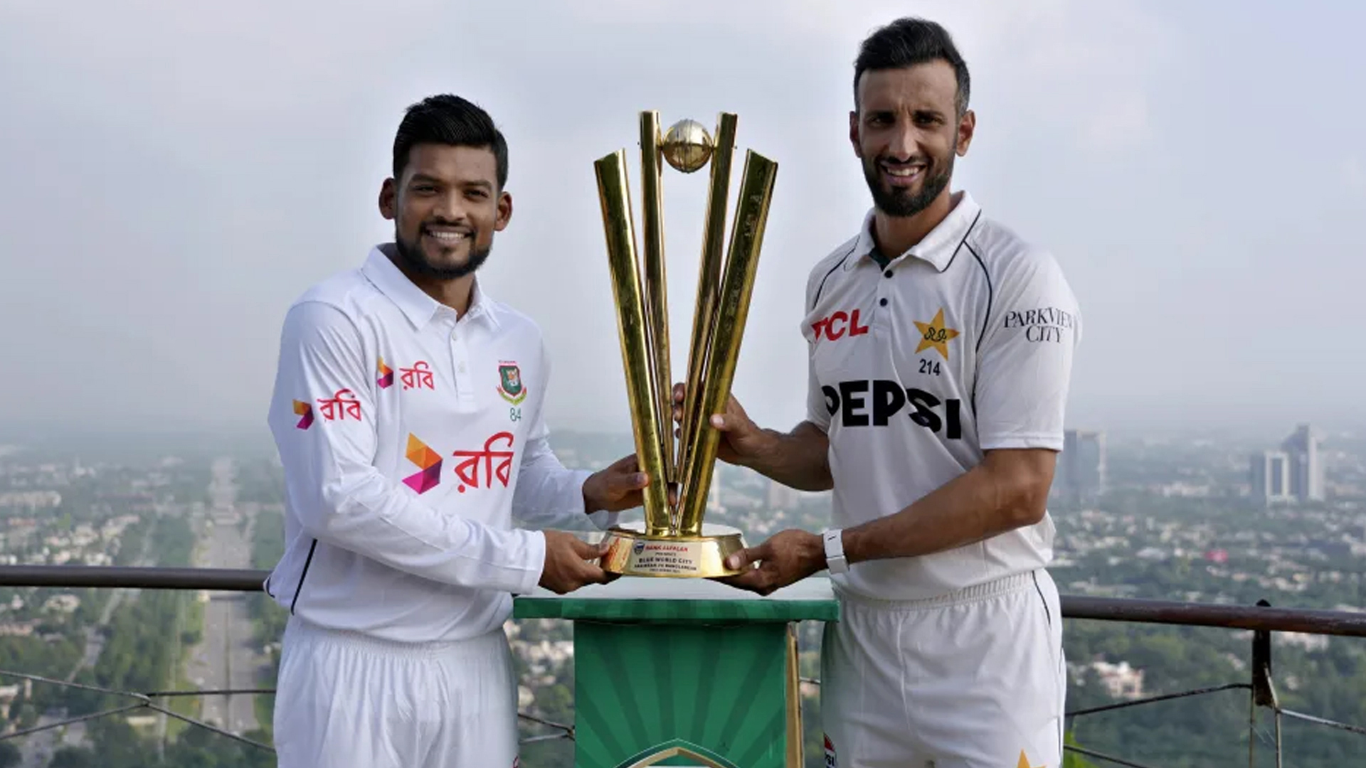 টস জিতে বাংলাদেশকে ব্যাটিংয়ে পাঠাল পাকিস্তান