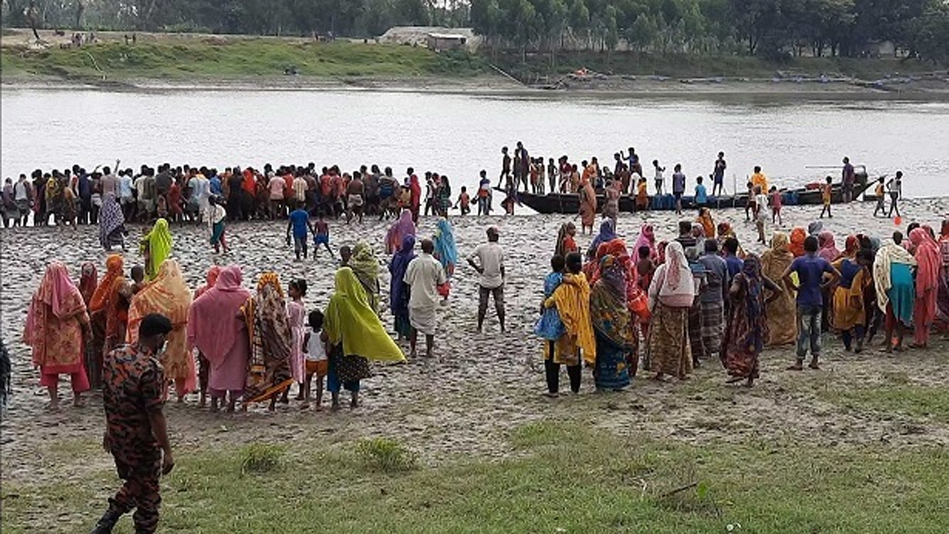 শিশু সন্তানকে নদীতে ফেলে দিয়ে থানায় হাজির মা!