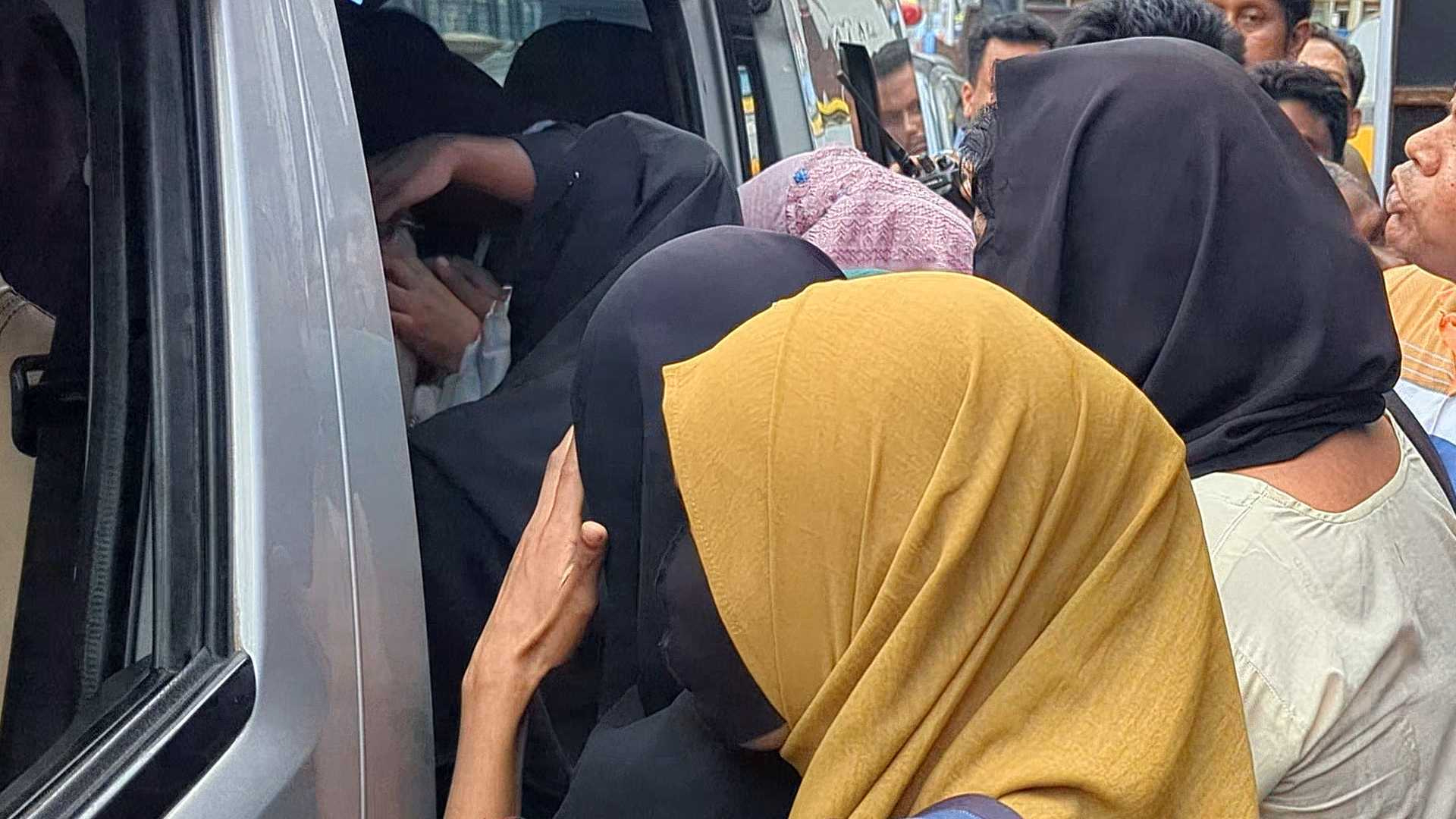 রংপুরে সিনেমা হলে অসামাজিক কাজ, তরুণ-তরুণীসহ আটক ৩৭