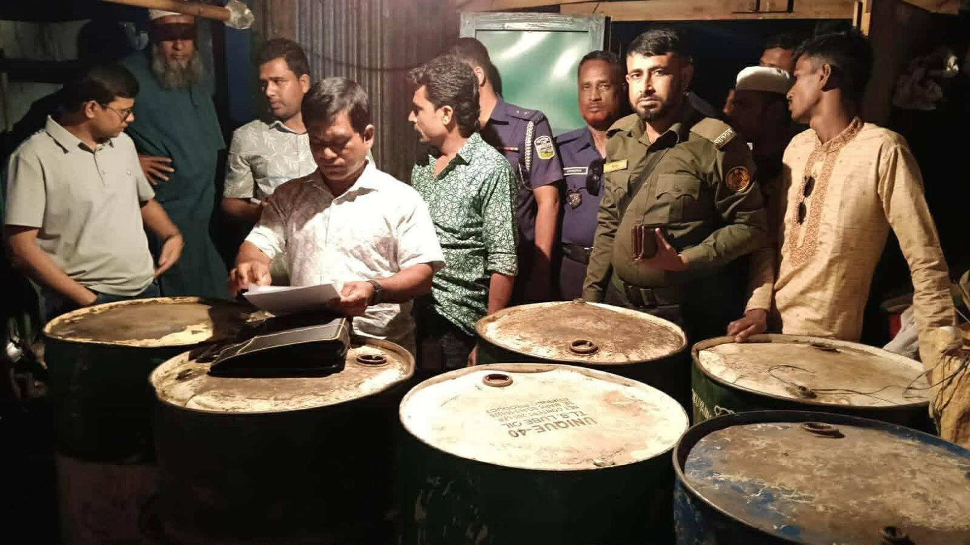 জব্দ করা পেট্রোল। ছবি: সময় সংবাদ