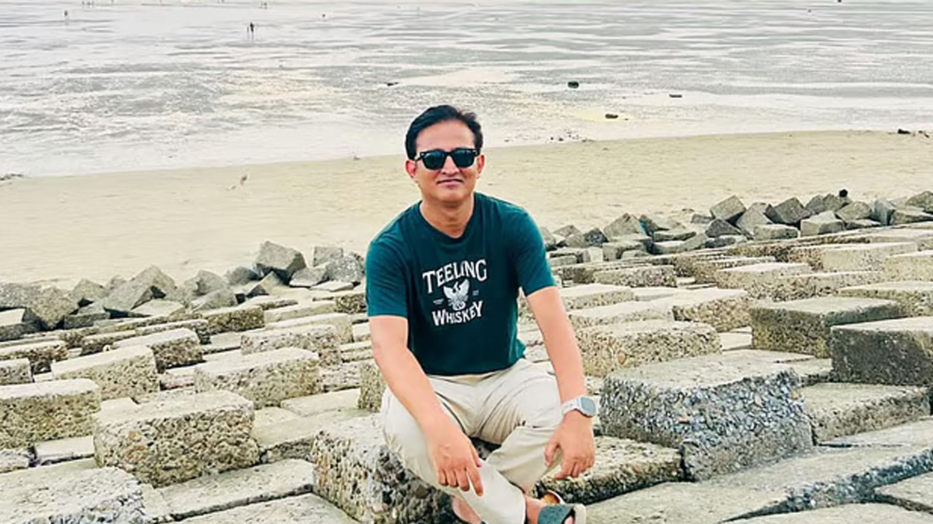 ফুটপাতে দাঁড়িয়ে করছিলেন গল্প, ভবন থেকে পড়া রড মাথায় ঢুকে প্রাণ গেল আশফাকের