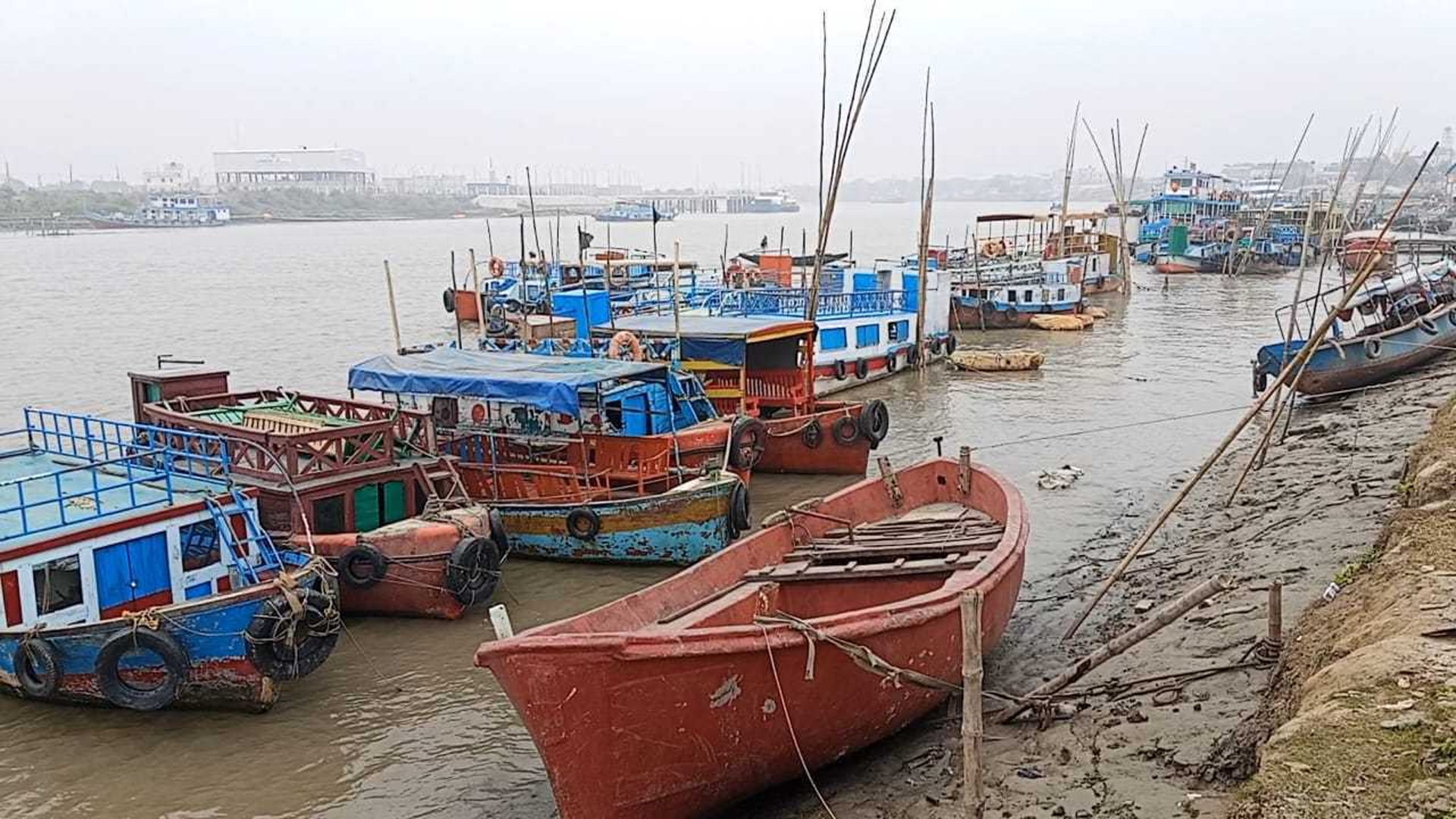 ৪৮ ঘণ্টা পর পর্যটনবাহী নৌযান মালিকদের ধর্মঘট প্রত্যাহার