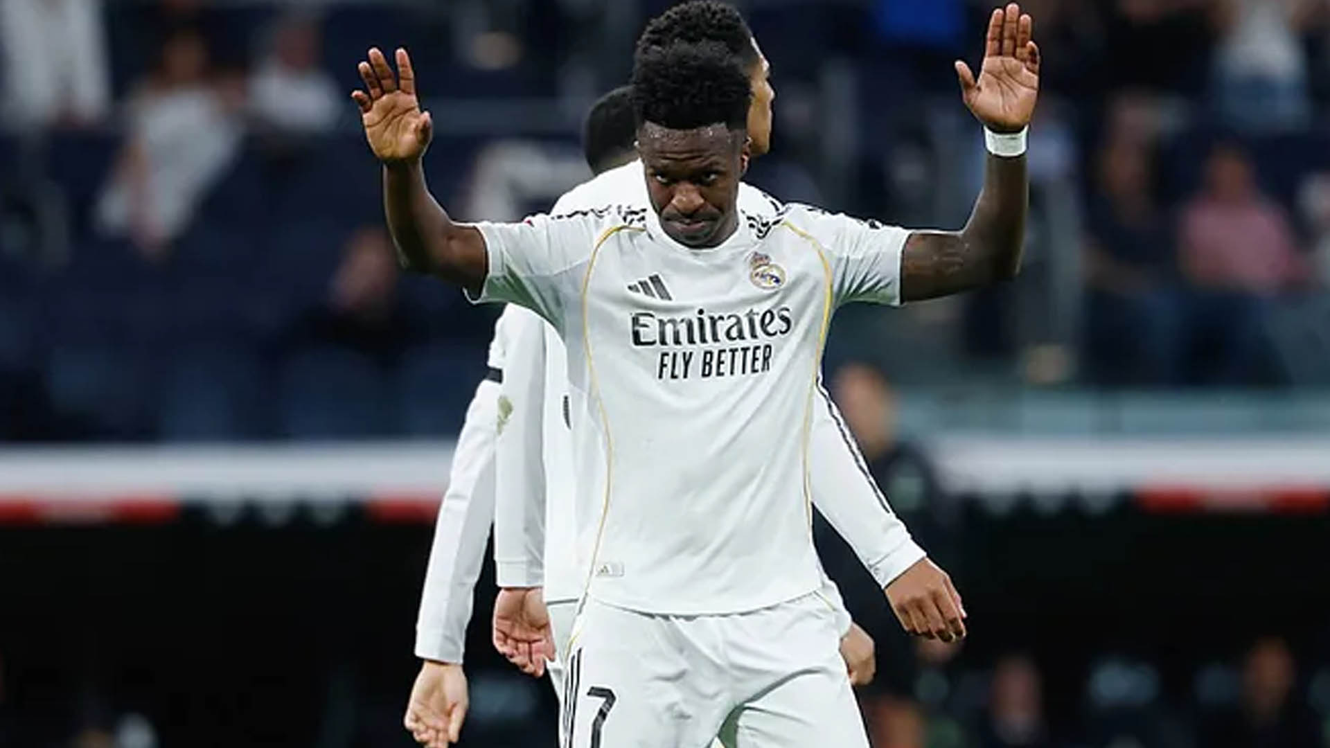 ভিনিসিউসকে বিক্রি করাই রিয়ালের জন্য সেরা সিদ্ধান্ত হবে