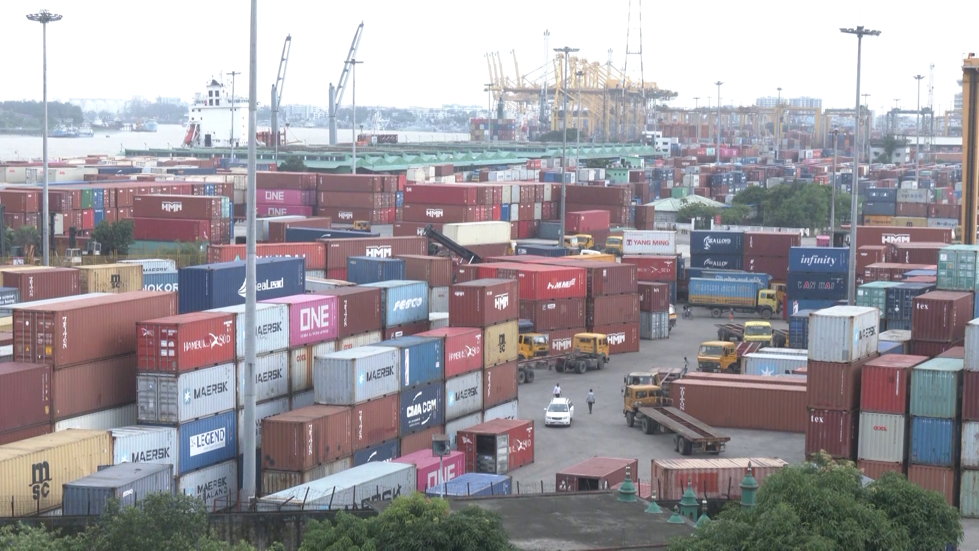 কাস্টমস জটিলতা: সময় ও খরচের চাপ বাড়ছে ব্যবসায়ীদের