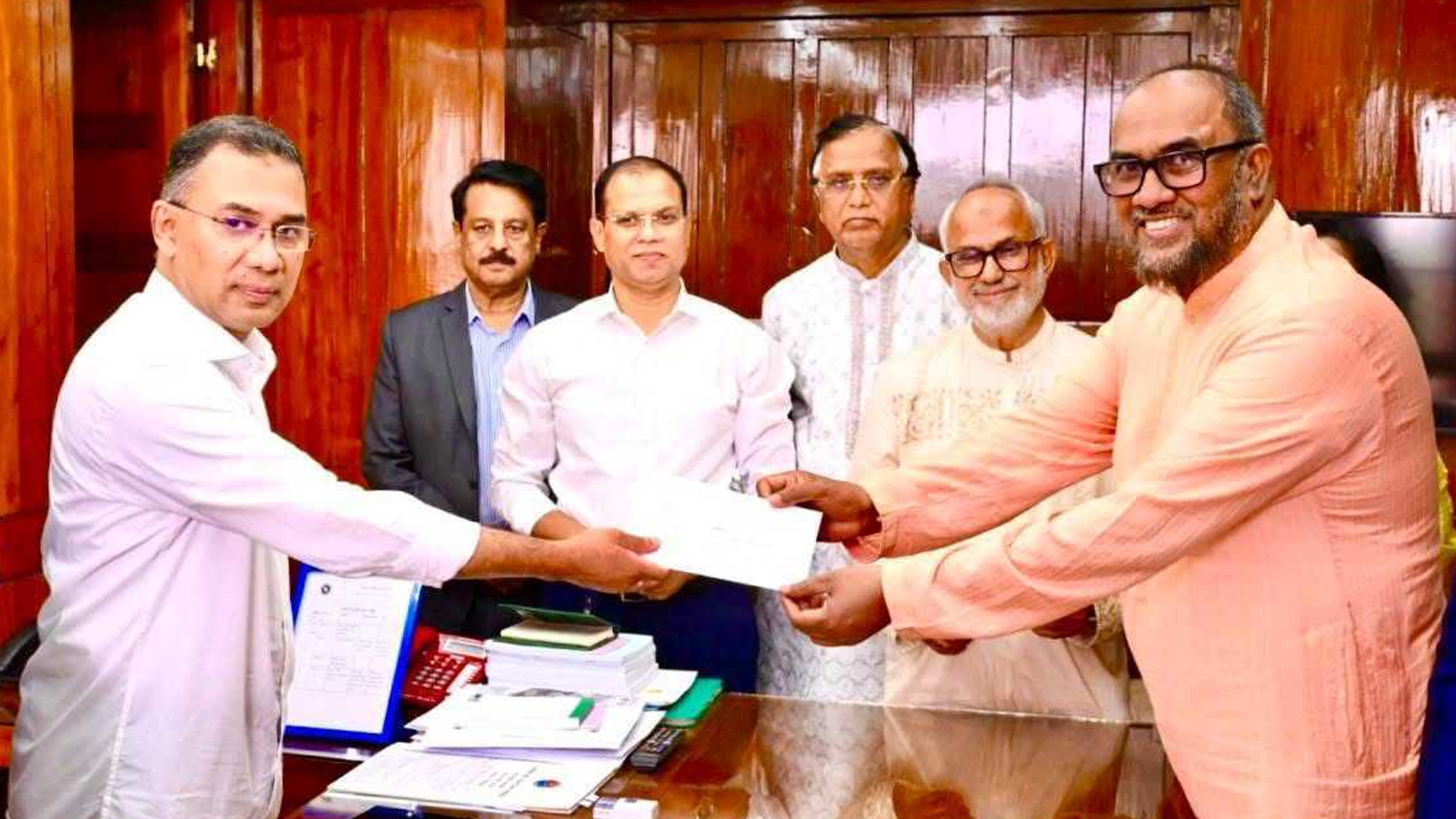 সিসিকের পরিচ্ছন্নতাকর্মীদের ৪১ লাখ টাকা অনুদান দিলেন প্রধানমন্ত্রী