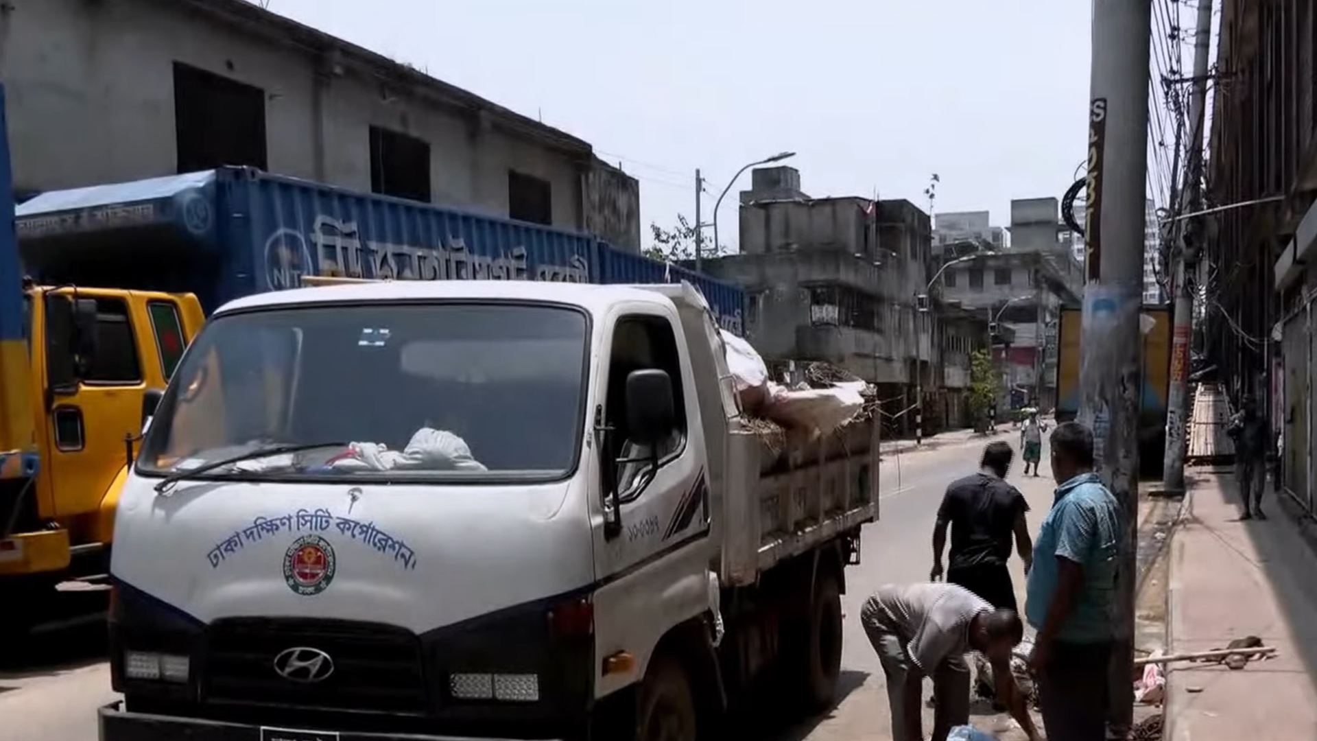 প্রধানমন্ত্রীর অসন্তোষের পর রাজধানীতে চলছে বিশেষ পরিচ্ছন্নতা অভিযান
