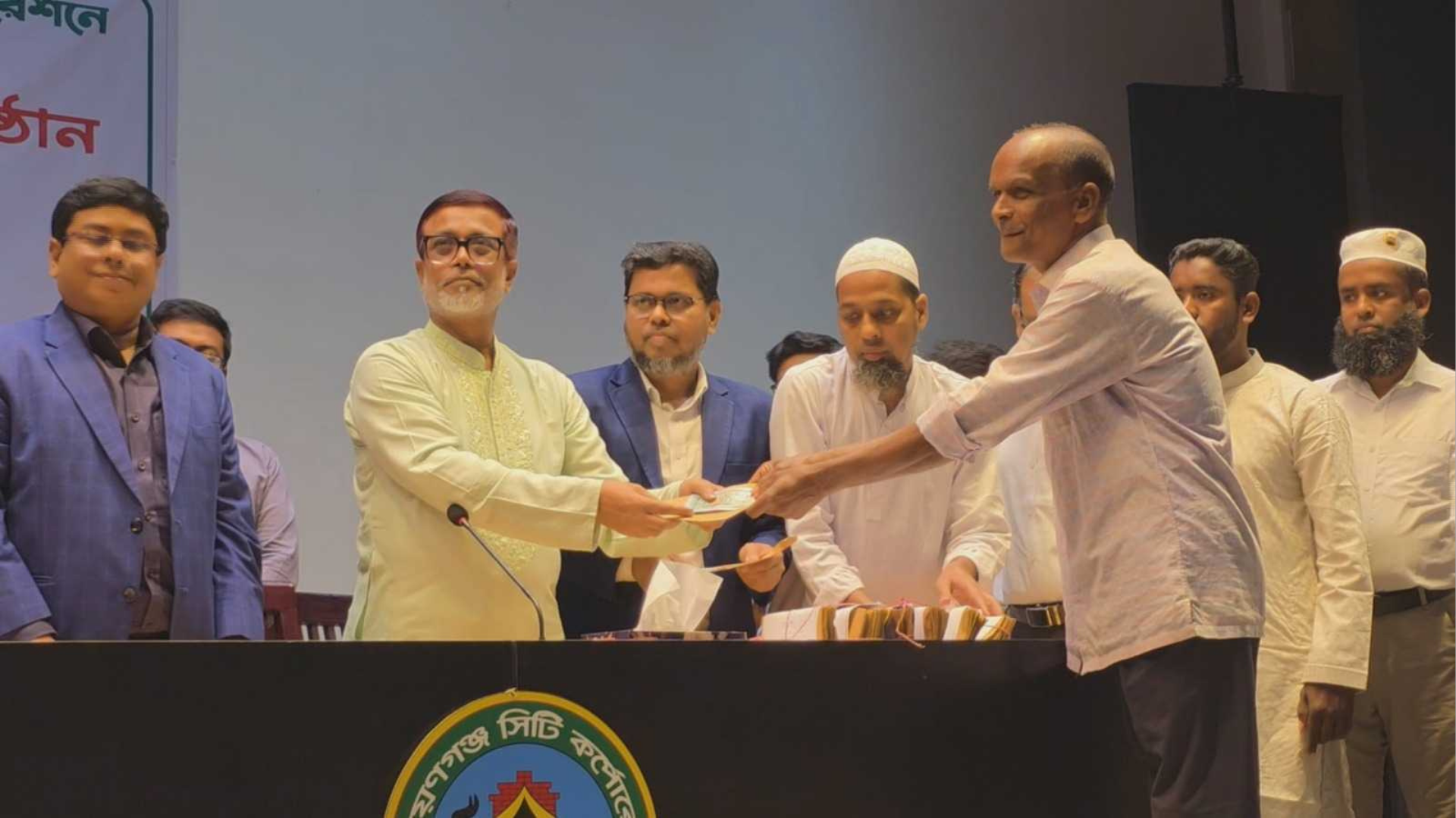 প্রধানমন্ত্রীর উপহার পেলেন নারায়ণগঞ্জ সিটি কর্পোরেশনের ১১৩৫ পরিচ্ছন্নতাকর্মী