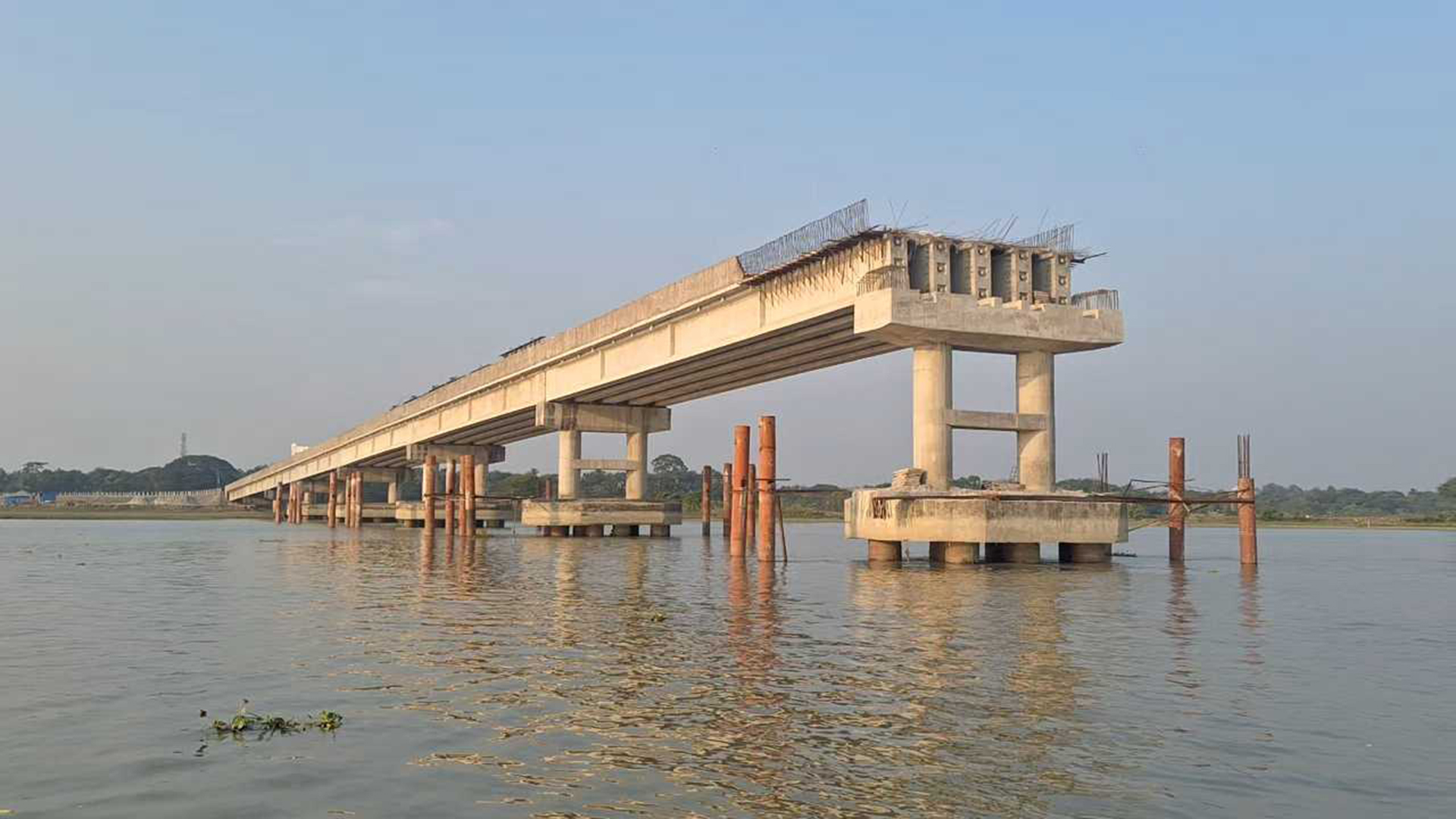 ৮ বছরেও শেষ হয়নি সেতুর কাজ, ব্যয় বেড়ে আড়াই গুণ - Bangla24.Top