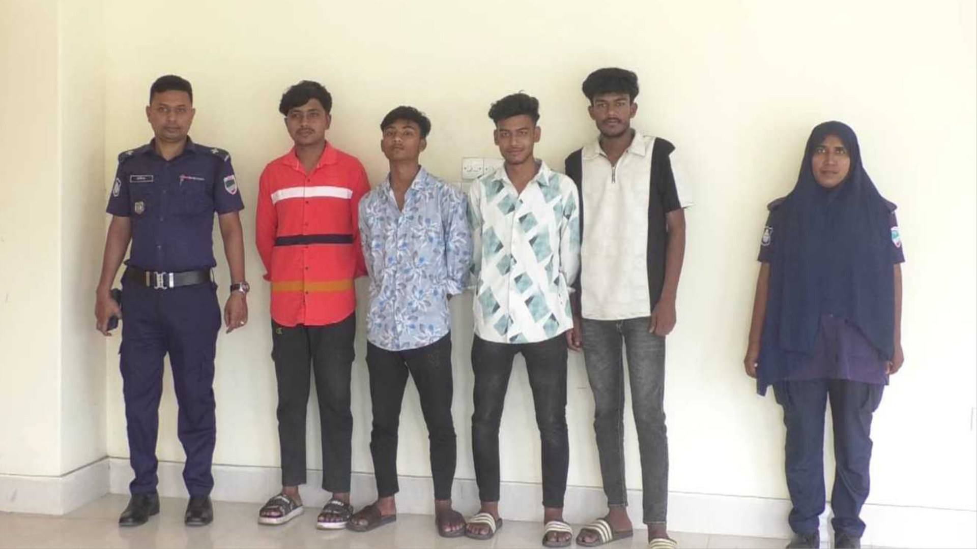 এসএসসি পরীক্ষার্থীদের উত্ত্যক্তের প্রতিবাদ করায় হামলা, আটক ৪
