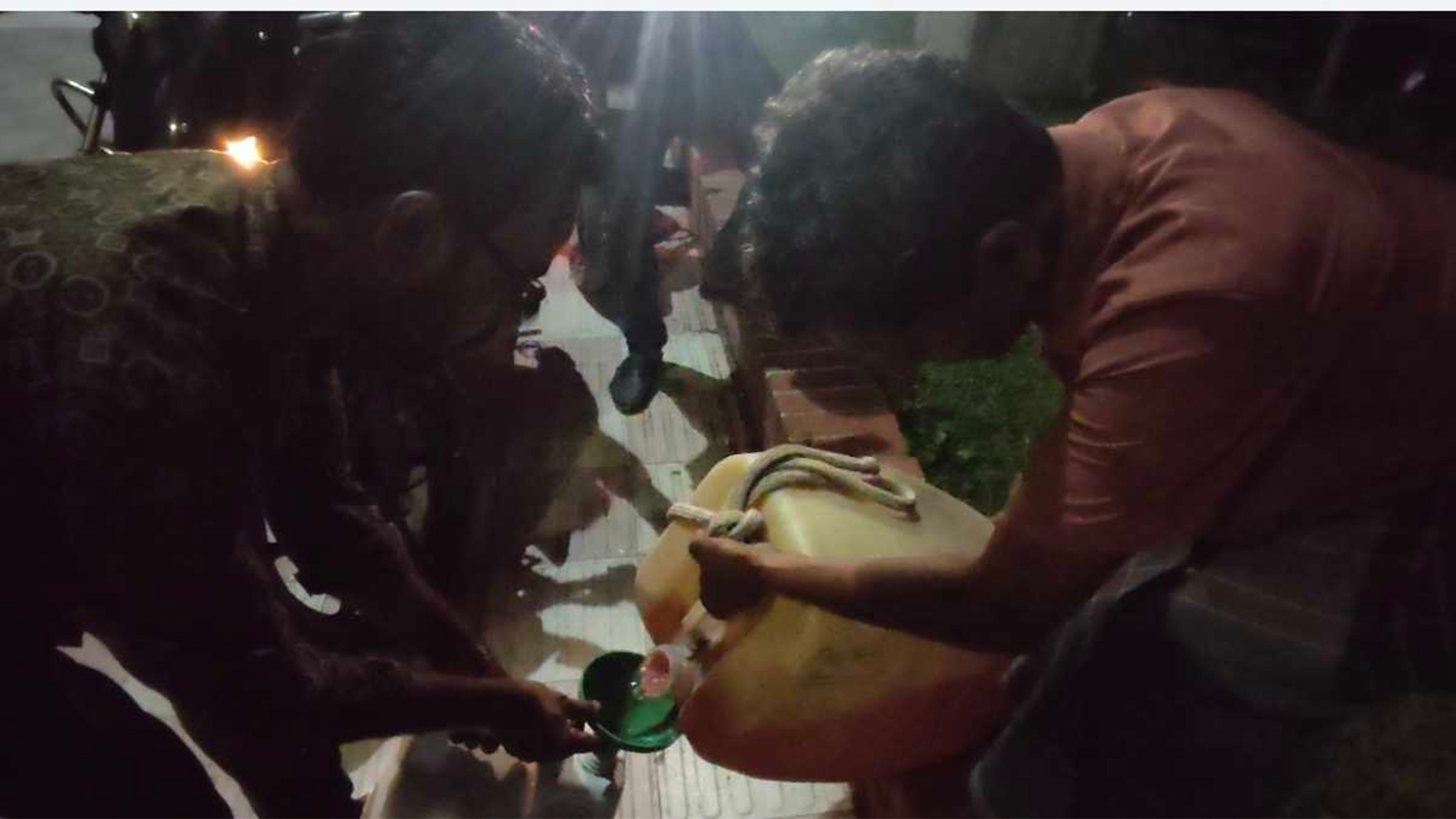 কিশোরগঞ্জে জব্দকৃত তেল গোপনে বিক্রির অভিযোগ ম্যাজিস্ট্রেটের বিরুদ্ধে