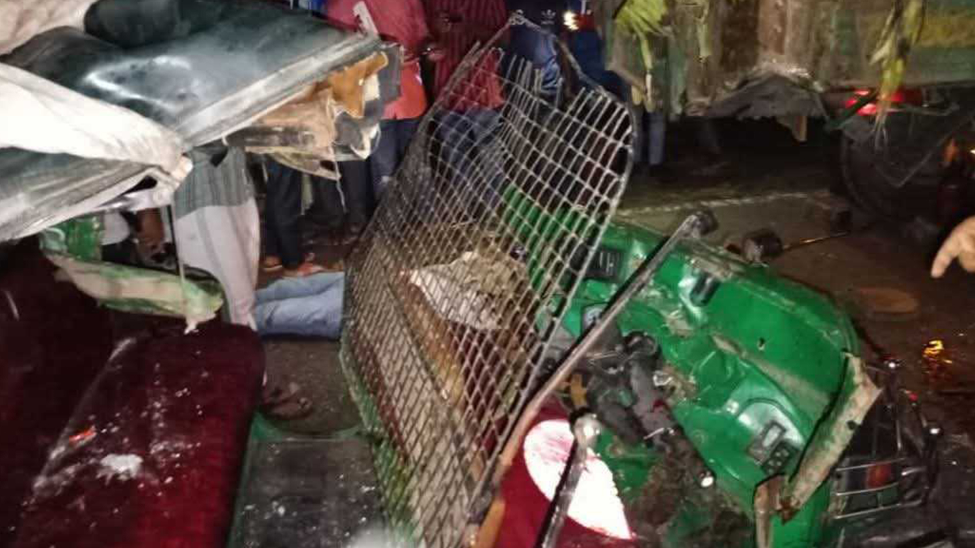 নেত্রকোনায় ট্রাকের সঙ্গে সংঘর্ষে দুমড়েমুচড়ে গেল সিএনজিচালিত অটোরিকশা, নিহত ২