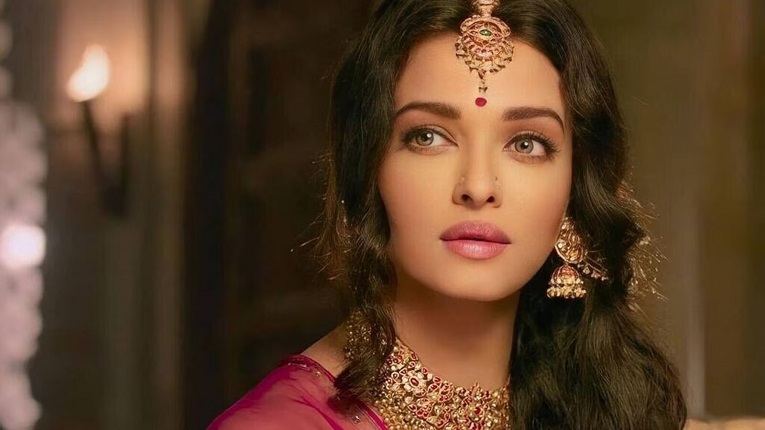 Teshik orqali hojatxona porno