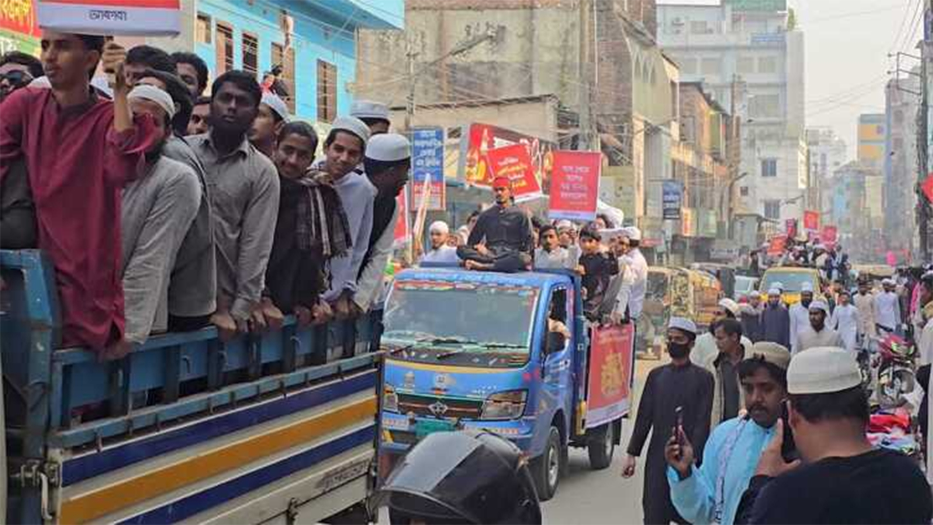 ওসমান হাদির হত্যার বিচারের দাবিতে কিশোরগঞ্জে ‘মার্চ ফর ইনসাফ’