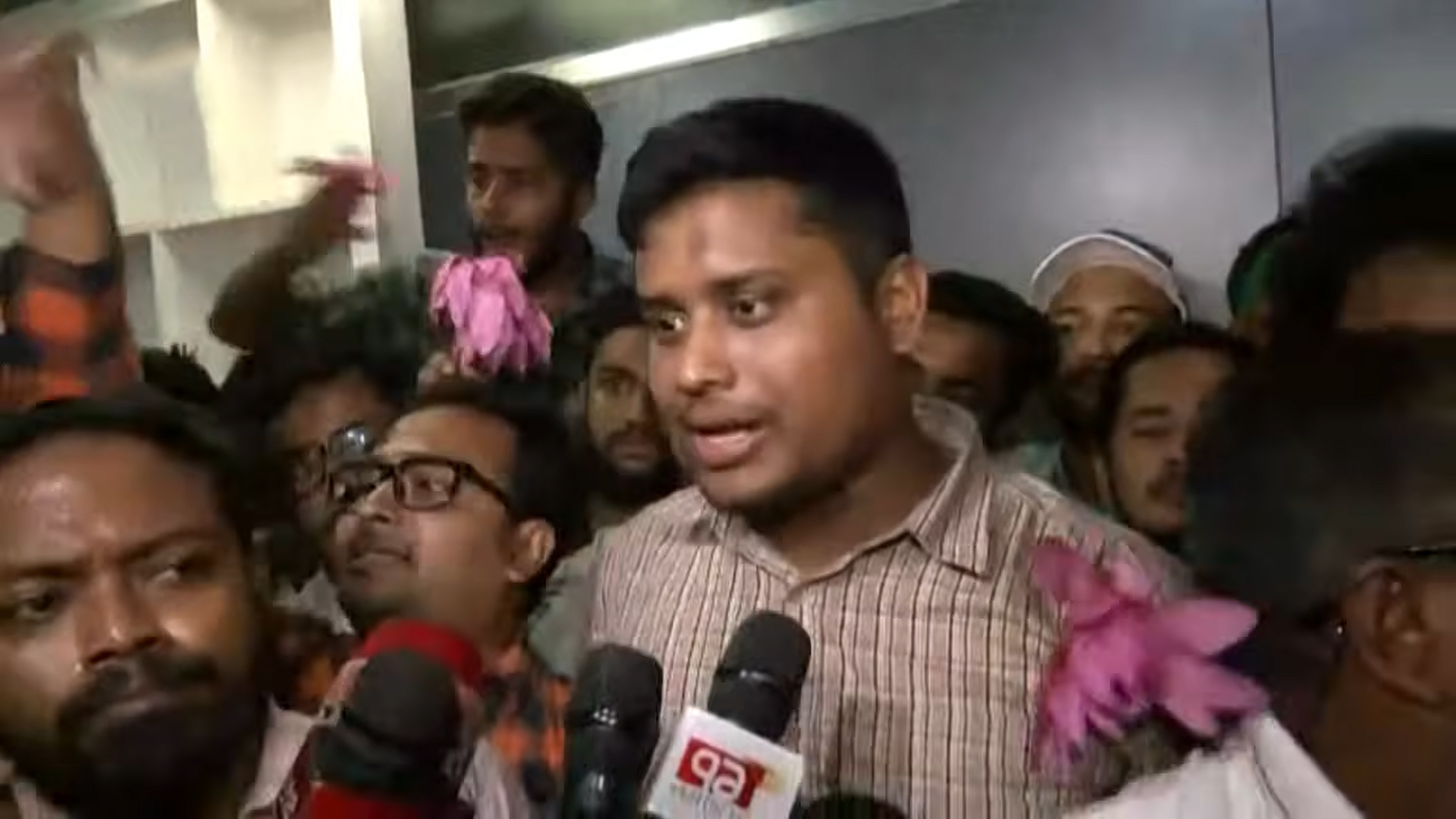 মনোনয়নপত্র সংগ্রহ শেষে যে বার্তা দিলেন হাসনাত