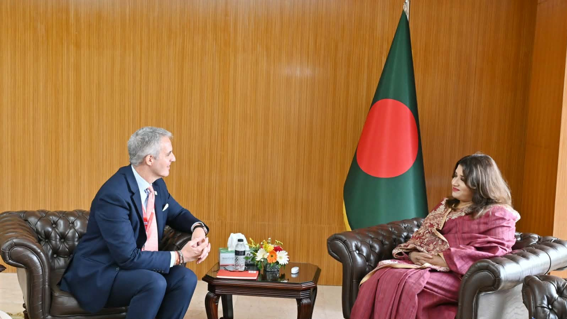 পররাষ্ট্র প্রতিমন্ত্রীর সঙ্গে আইএফআরসি-এর প্রতিনিধি দলের প্রধানের সাক্ষাৎ