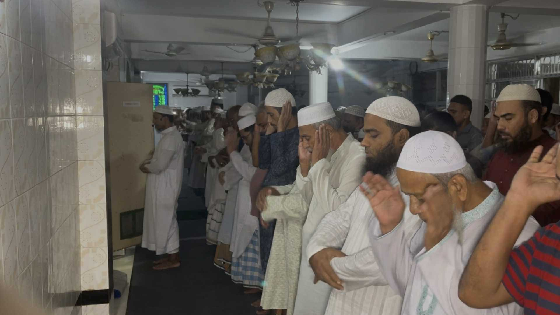 বিয়ারিং প্যাড খুলে নিহত কালামের প্রথম জানাজা নারায়ণগঞ্জে অনুষ্ঠিত