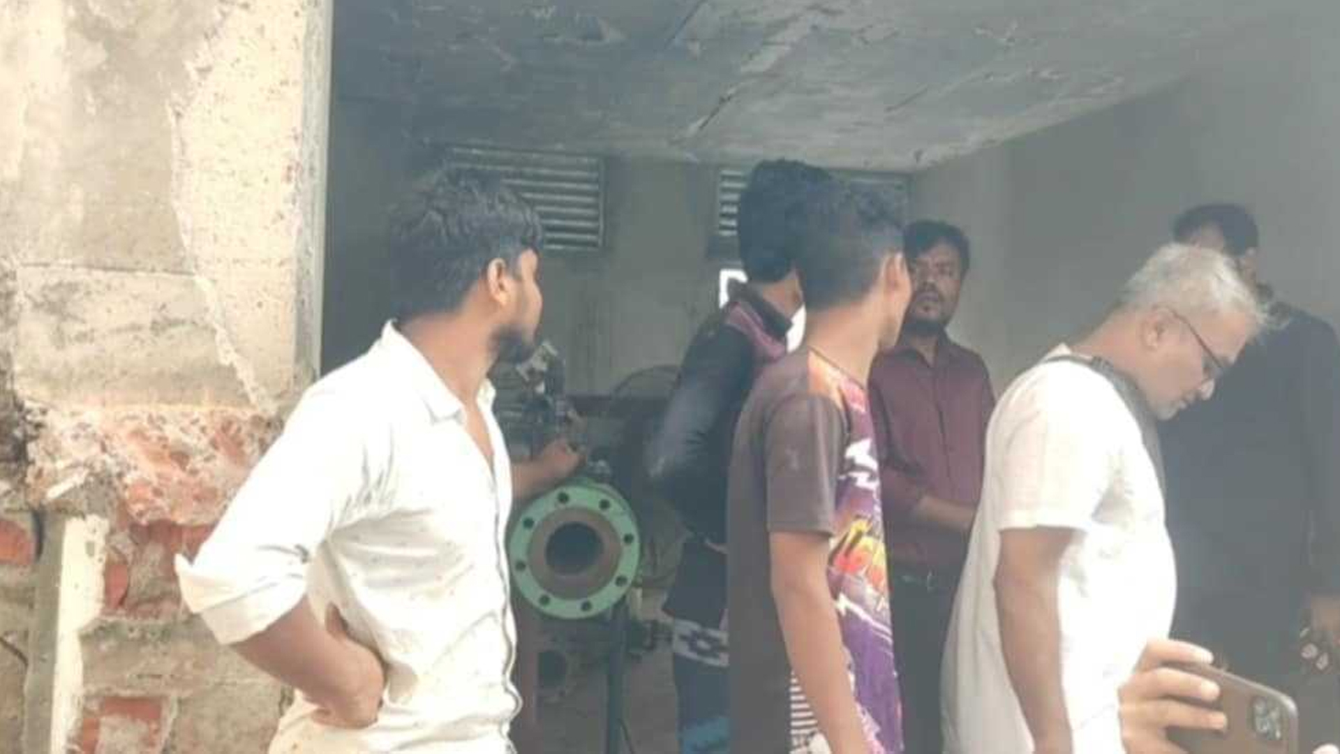 গ্যাস সরবরাহ বন্ধ না করেই করছিলেন ঝালাইয়ের কাজ, দগ্ধ ৬ জন