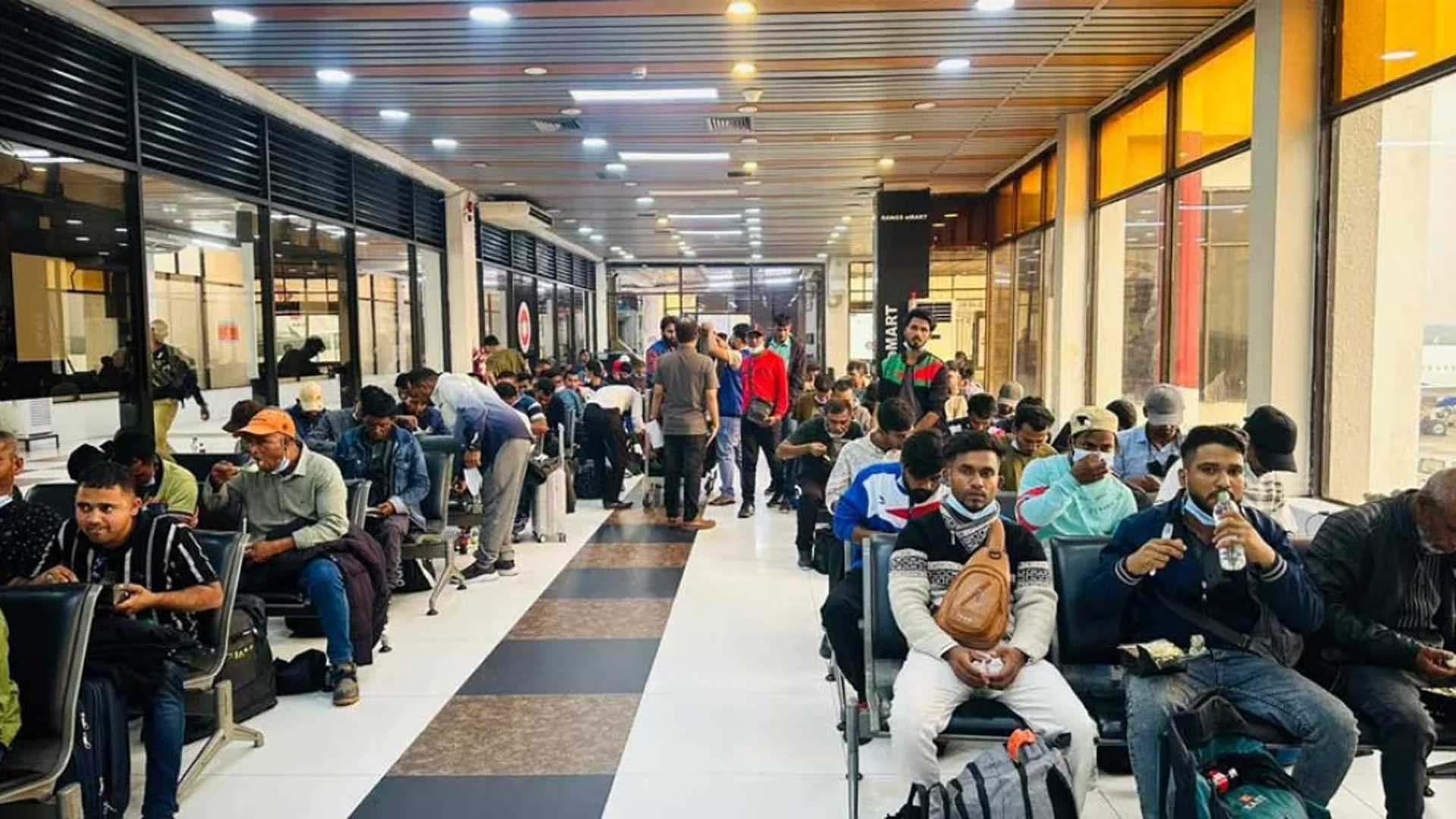 লিবিয়া থেকে ফিরেছে ১৭৪ বাংলাদেশি