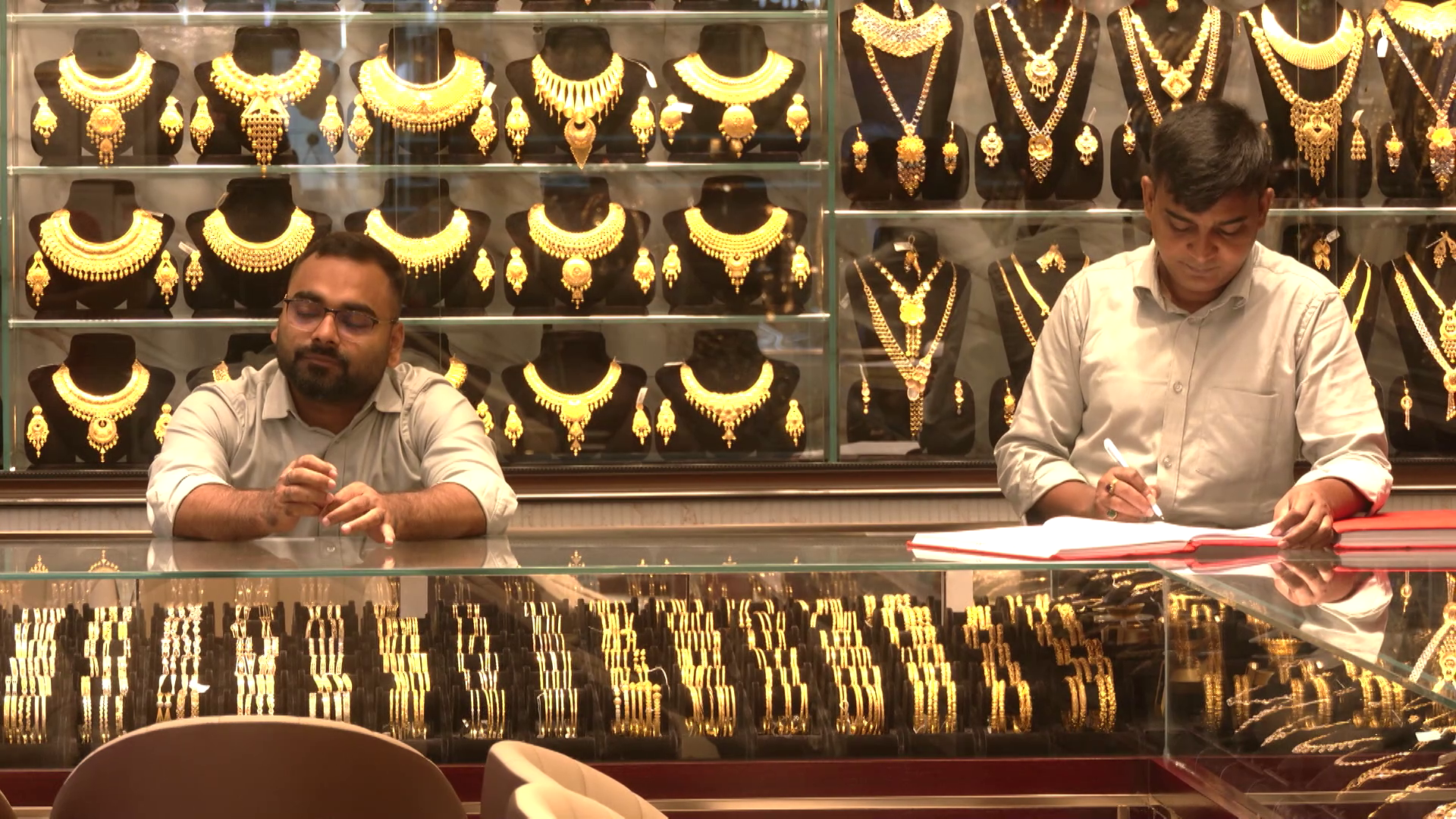 দেশে কত দামে স্বর্ণ ও রুপা বিক্রি হচ্ছে আজ?