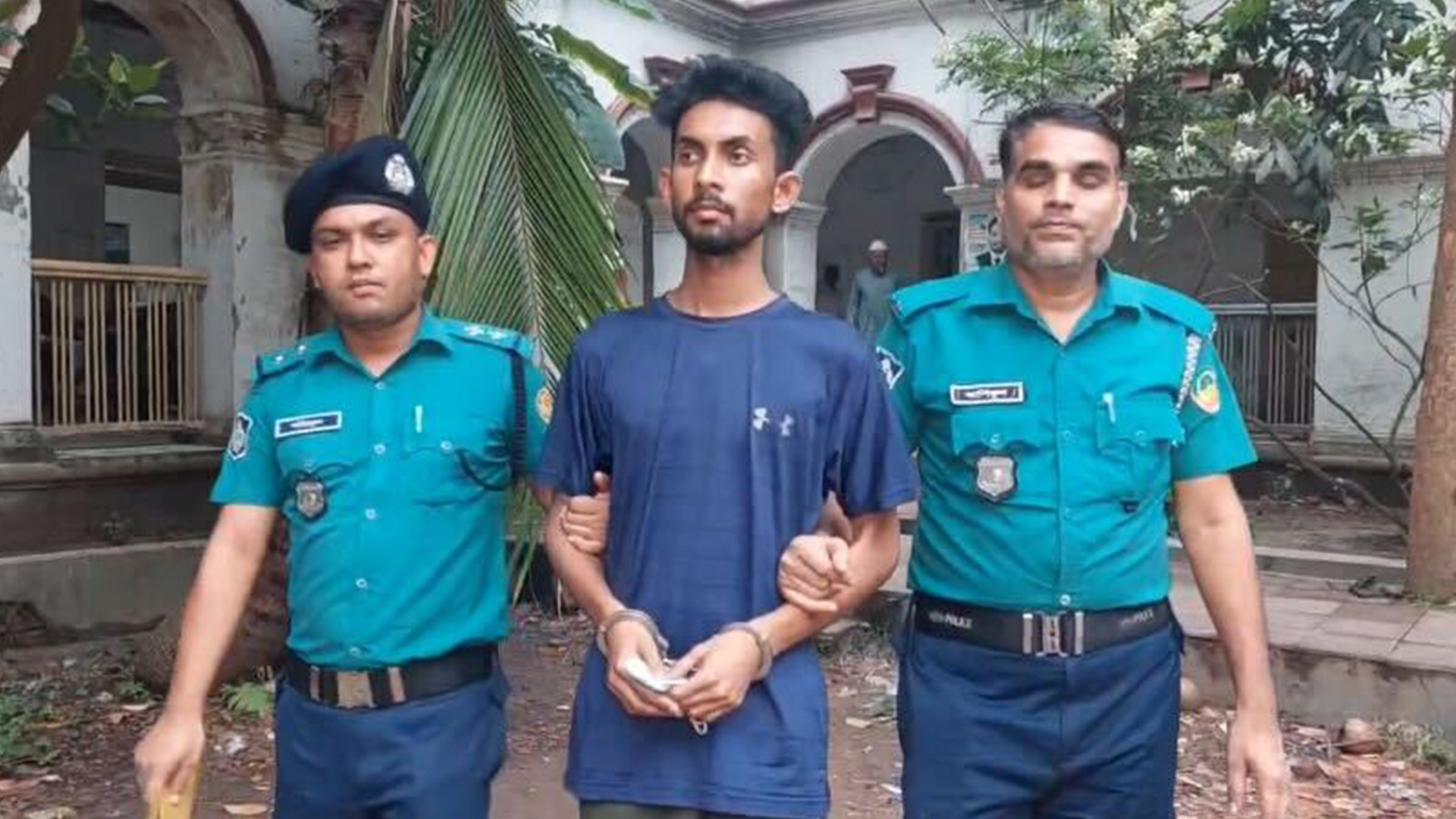 একই মেয়েকে ভালোবাসা: ভাইকে কুপিয়ে ও বাবাকে রেললাইনে ফেলে হত্যা