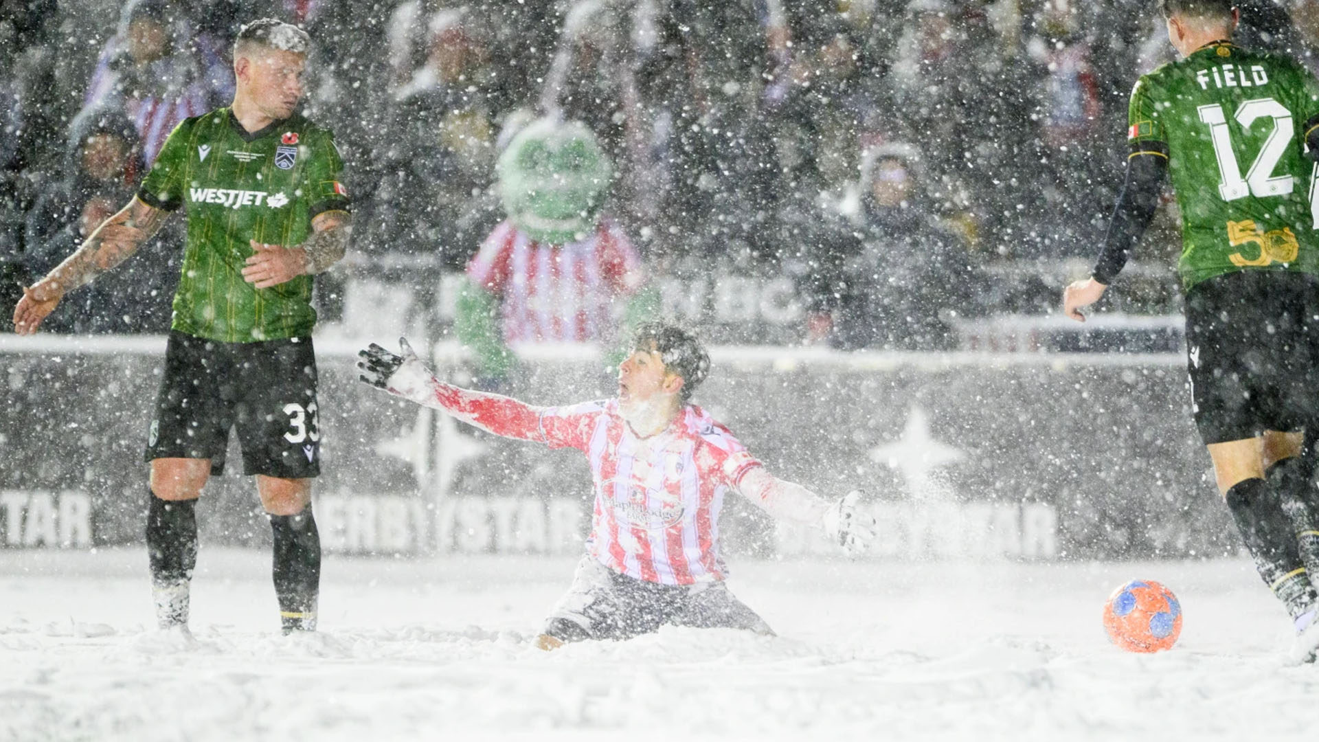তুষারঝড়ের মাঝে চার ঘণ্টা দীর্ঘ ফাইনালে কপাল পুড়ল সমিতদের