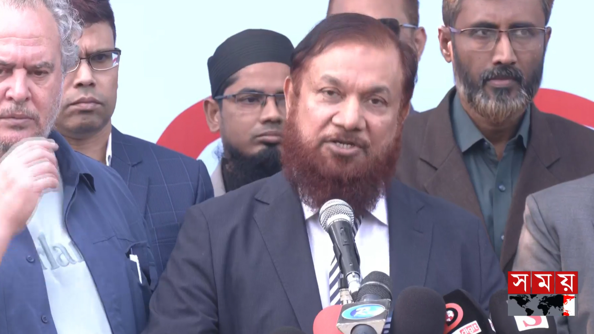 রায়েরবাজার থেকে ১১৪ জুলাই শহীদের মরদেহ উত্তোলন শুরু করলো সিআইডি