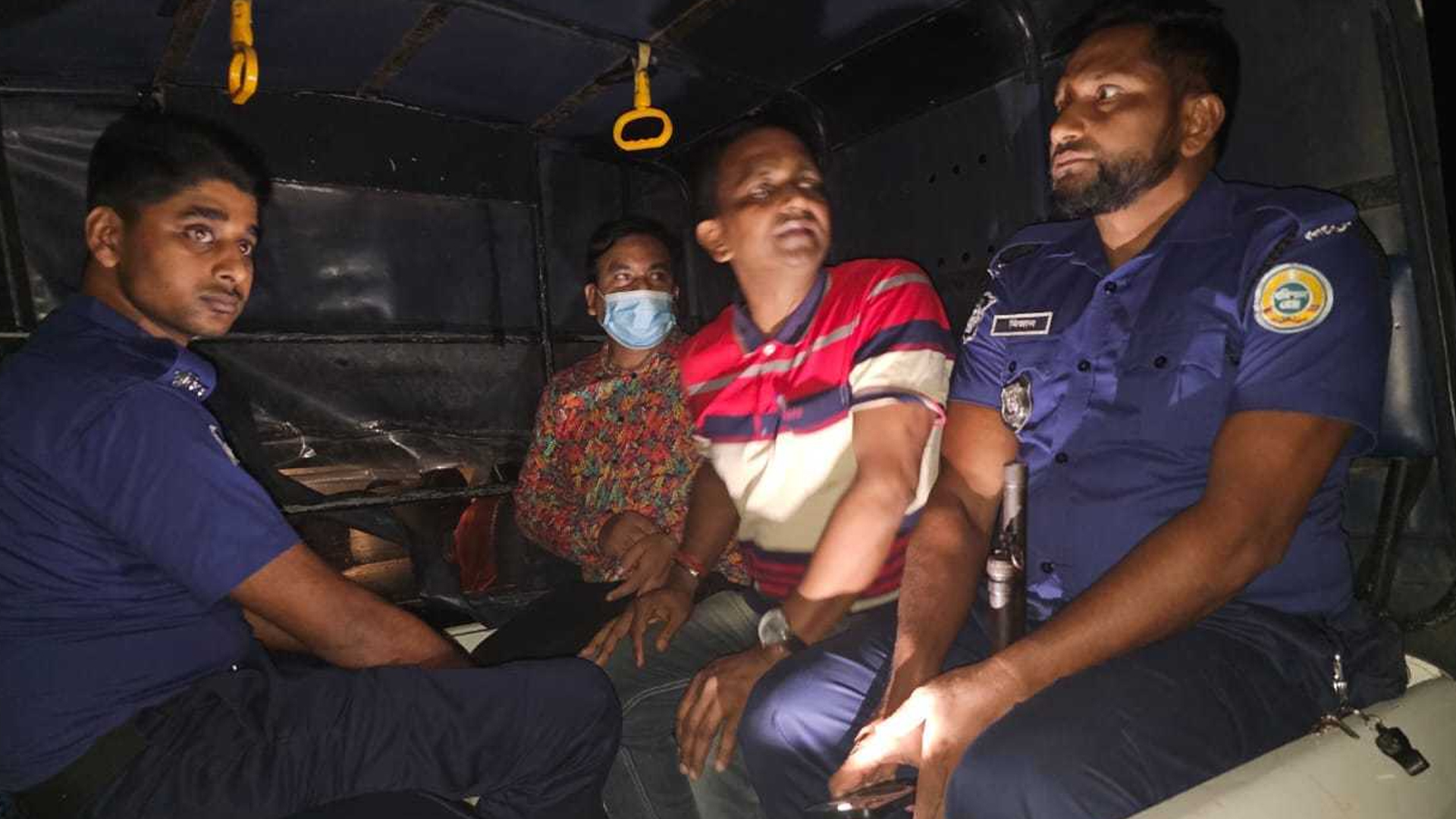 পিরোজপুরে ভুয়া চিকিৎসক ও সহযোগী আটক