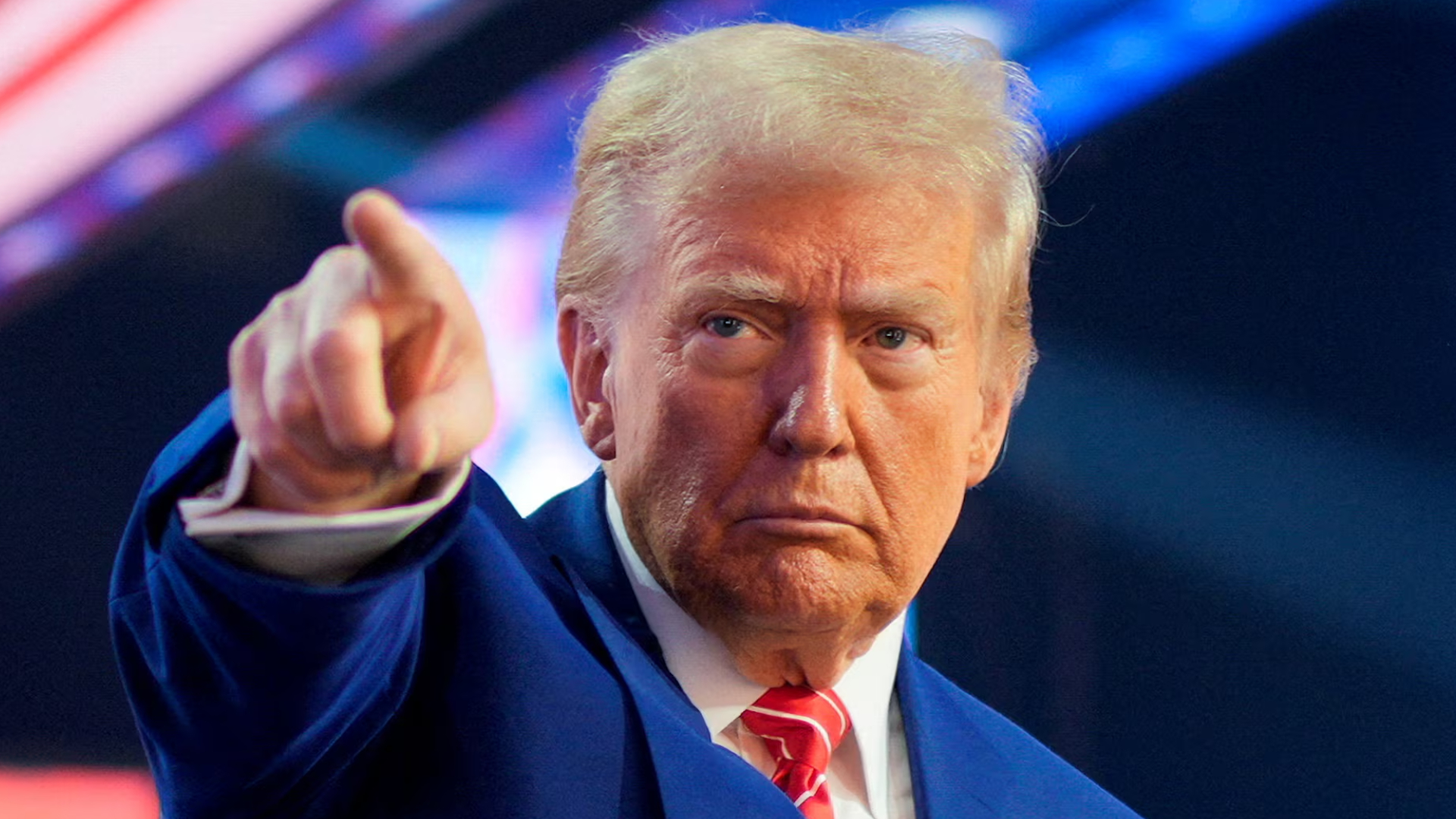 হরমুজে প্রবেশ করা বা ছেড়ে আসা সব জাহাজ আটকে দেবো: ট্রাম্প