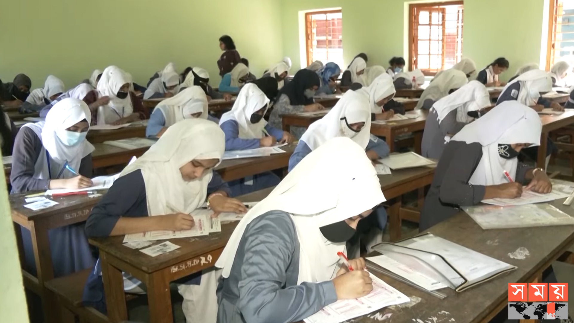 চলমান এইচএসসি পরীক্ষায় অনুপস্থিত ১৭ হাজার, বহিষ্কার ১৮ জন