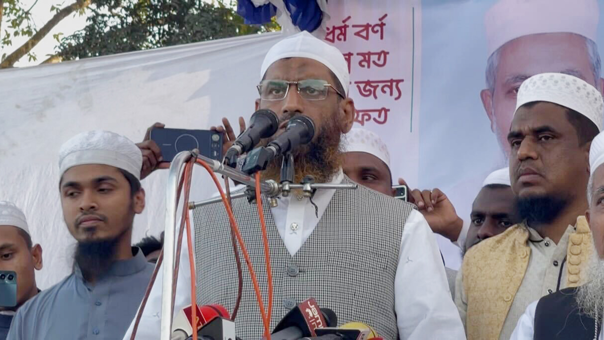 একটি অশুভ চক্র বাংলাদেশকে অগ্রসর হতে দিচ্ছে না: মামুনুল হক