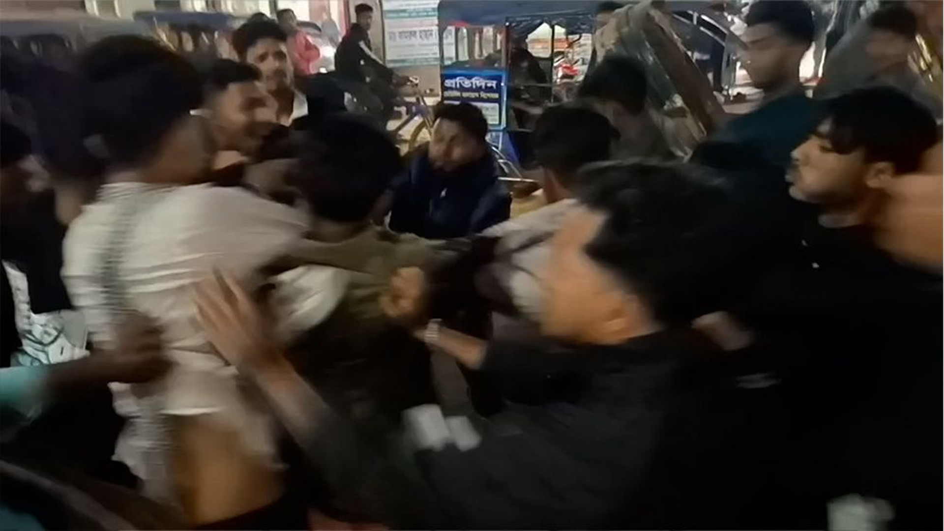 শরীয়তপুরে ছাত্রদল-এনসিপির সংঘর্ষ, আহত ১০