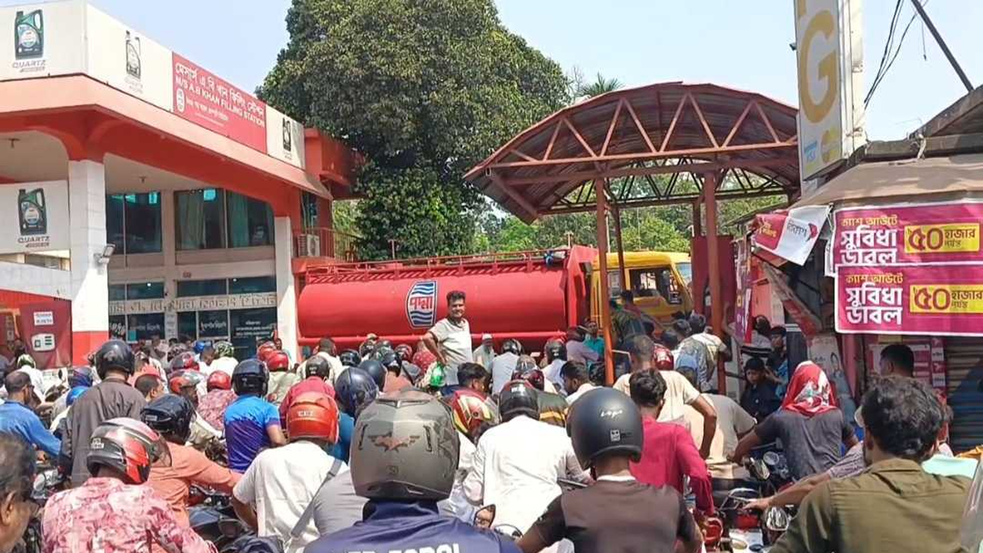 সাতক্ষীরায় মোটরসাইকেলে তেল নিতে লাগবে ডিসির ‘ফুয়েল কার্ড’