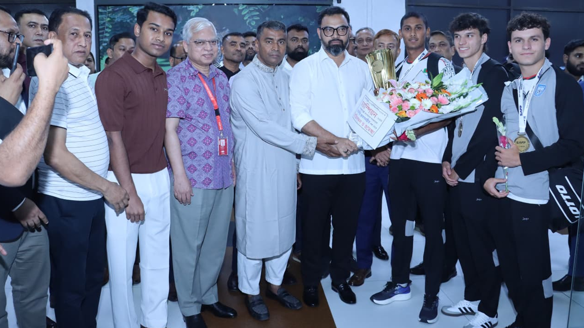 দেশে পৌঁছাল অনূর্ধ্ব-২০ সাফজয়ী দল