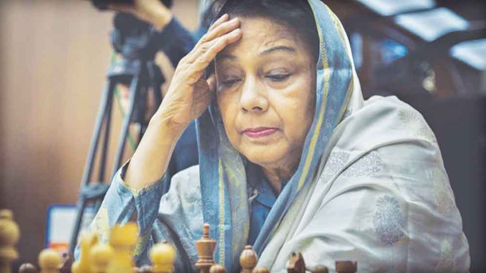 ৮২ বছর বয়সেও দাবা অলিম্পিয়াড মাতাচ্ছেন রাণী হামিদ...