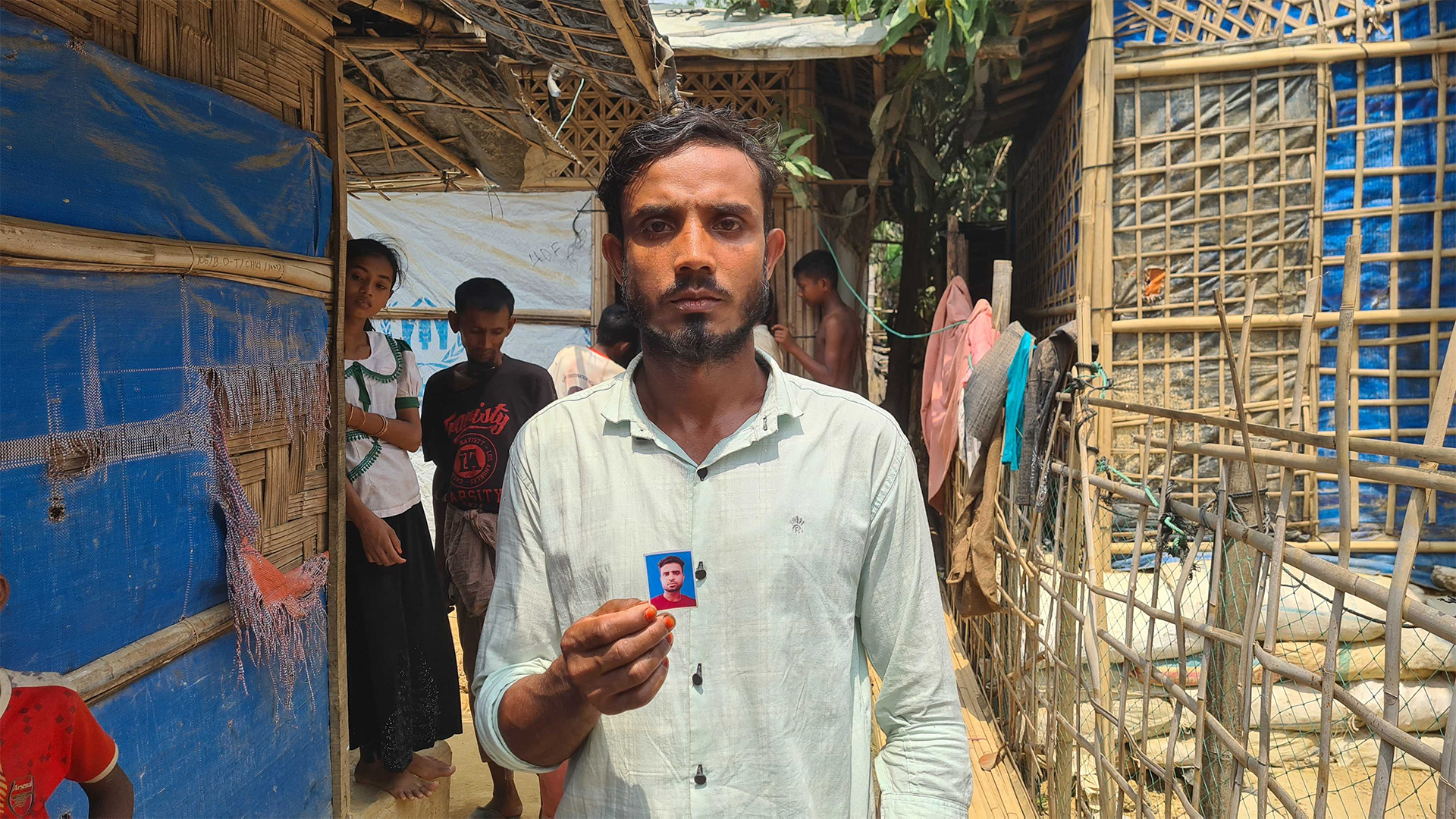 মালয়েশিয়াগামী ট্রলারডুবি: নিখোঁজদের স্বজনদের দীর্ঘশ্বাস আর দালালের মিথ্যা আশ্বাস