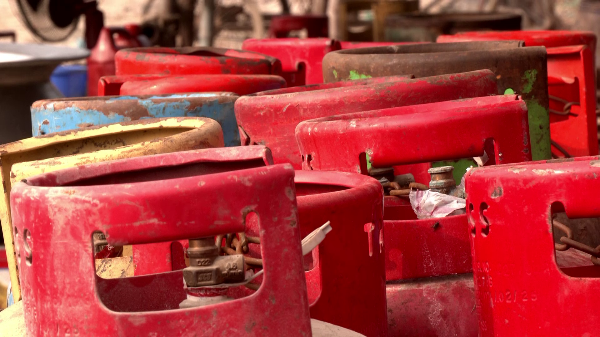 এপ্রিলে এলপি গ্যাসের দাম বাড়বে না কমবে, জানা যাবে আজ