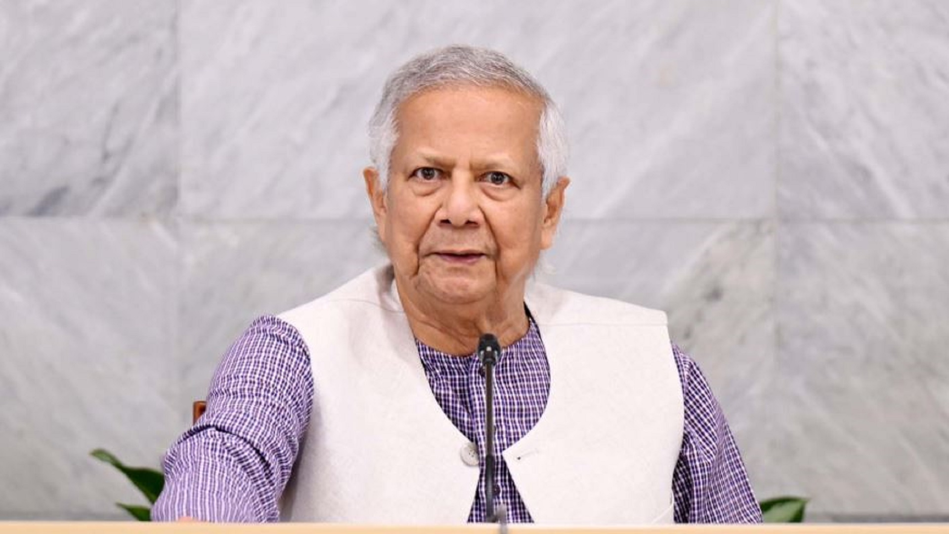 রোমের উদ্দেশে ঢাকা ছাড়লেন প্রধান উপদেষ্টা