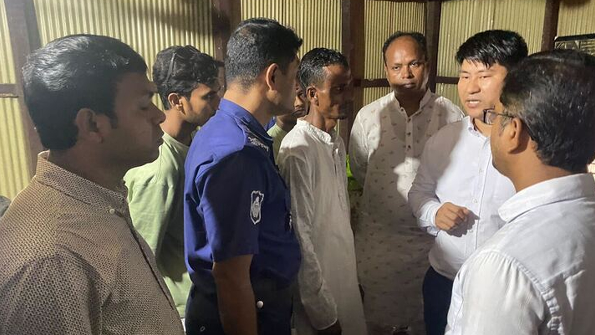 বাল্যবিবাহ বন্ধে অভিযান, বিয়ে বাড়ি থেকে পালালো কনে