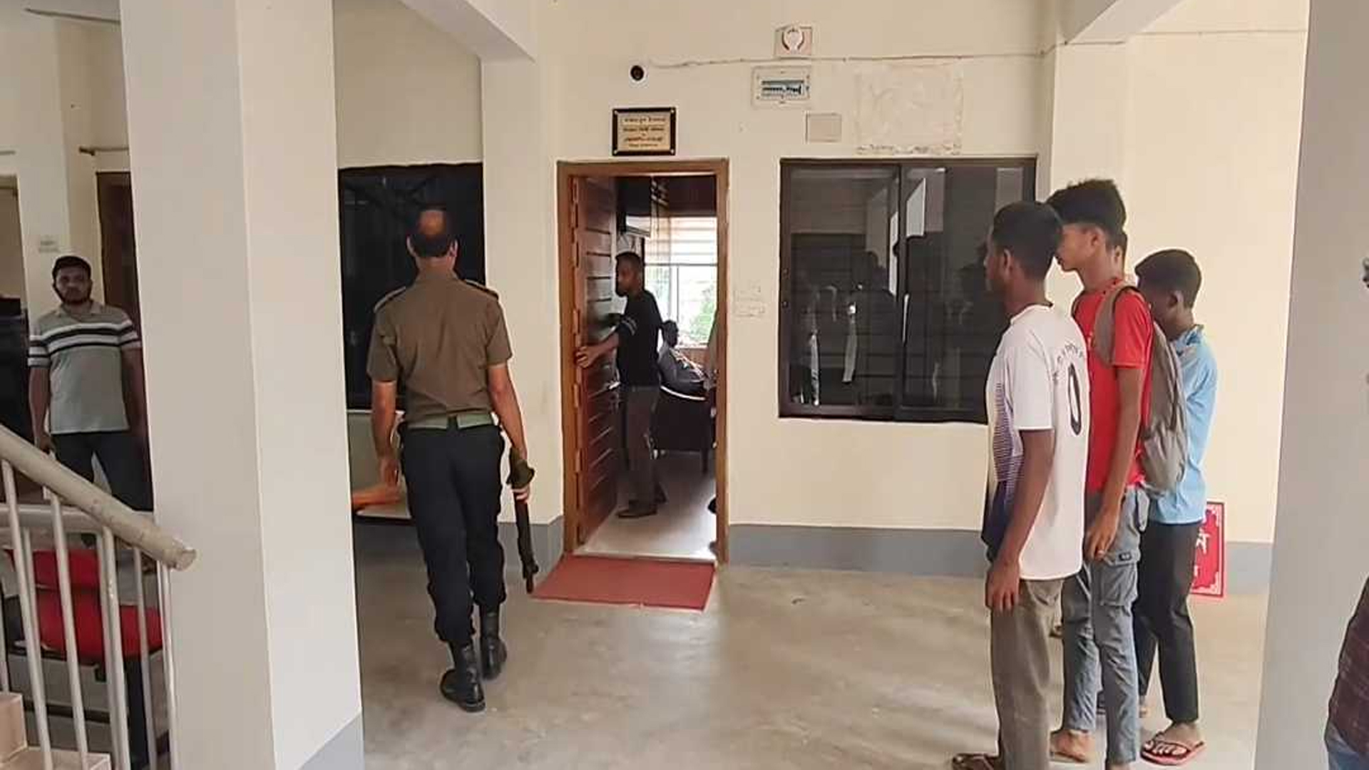 ভুল প্রশ্নপত্রে এসএসসি পরীক্ষা, ৩ শিক্ষককে অব্যাহতি