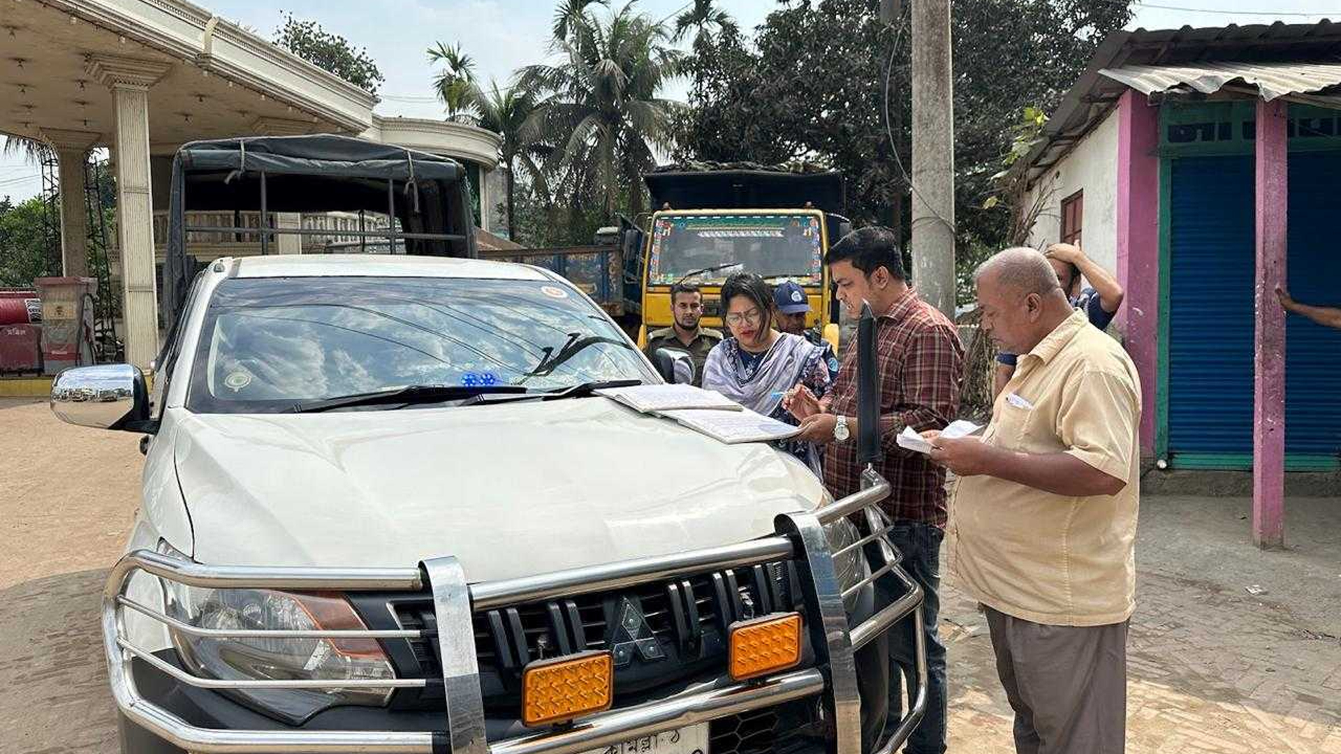 কুমিল্লায় কৃত্রিম সংকট সৃষ্টির দায়ে ফিলিং স্টেশনকে জরিমানা