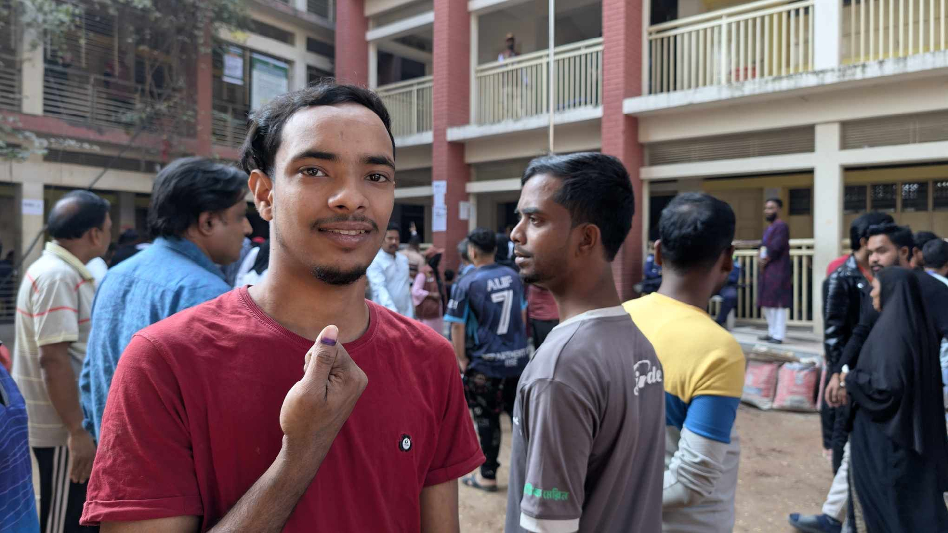 প্রথমবার ভোট দিয়ে কী বলছেন তরুণ ভোটাররা?