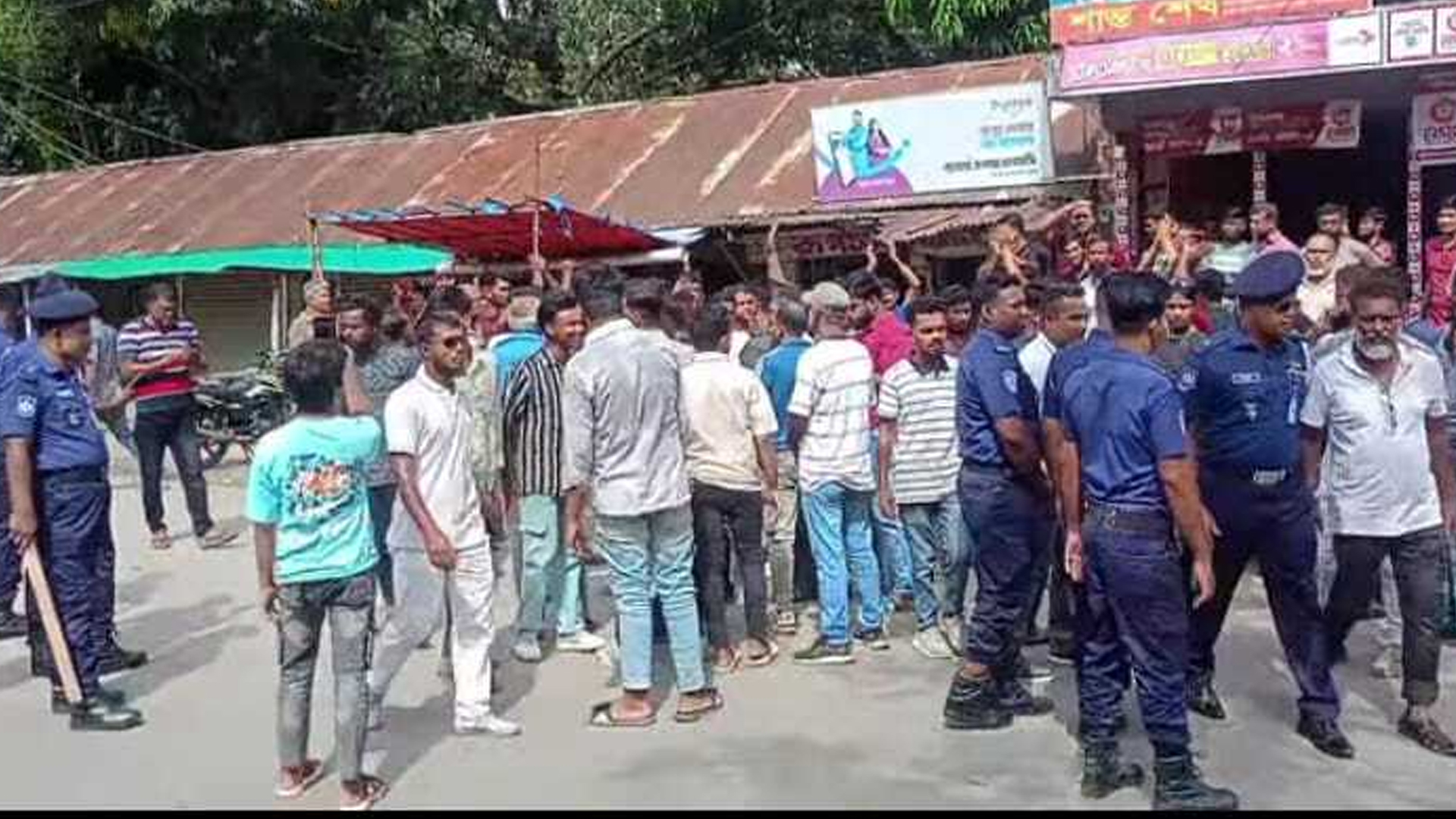 খুলনায় বিএনপির মনোনয়ন প্রত্যাশী দুই নেতার সমর্থকদের সংঘর্ষ