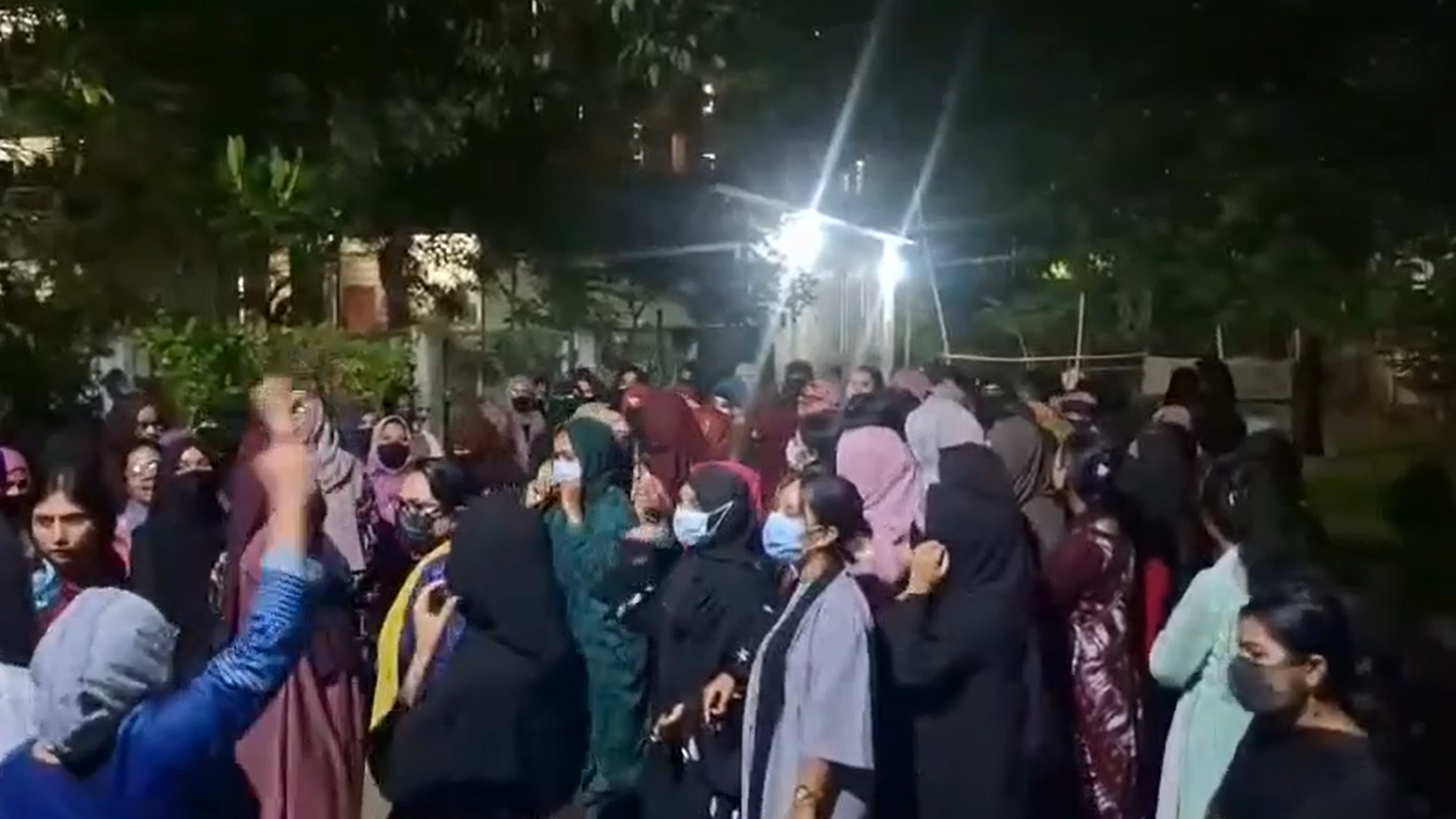 হলে তিন ছাত্রীর সিট বাতিল নিয়ে উত্তাল তিতুমীর কলেজ