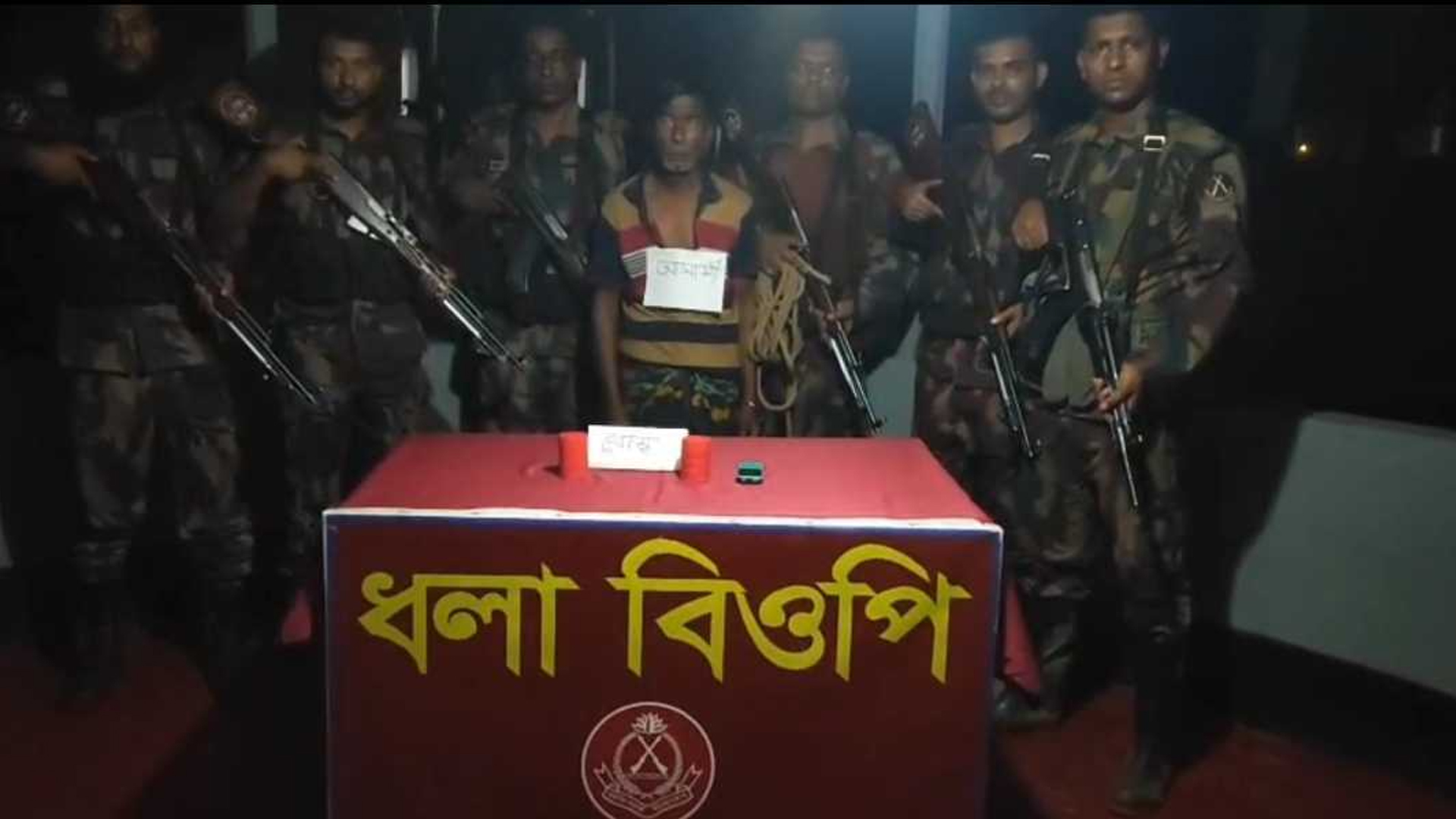 মেহেরপুর সীমান্তে হাতবোমা ও ভারতীয় মদ উদ্ধার, আটক ১