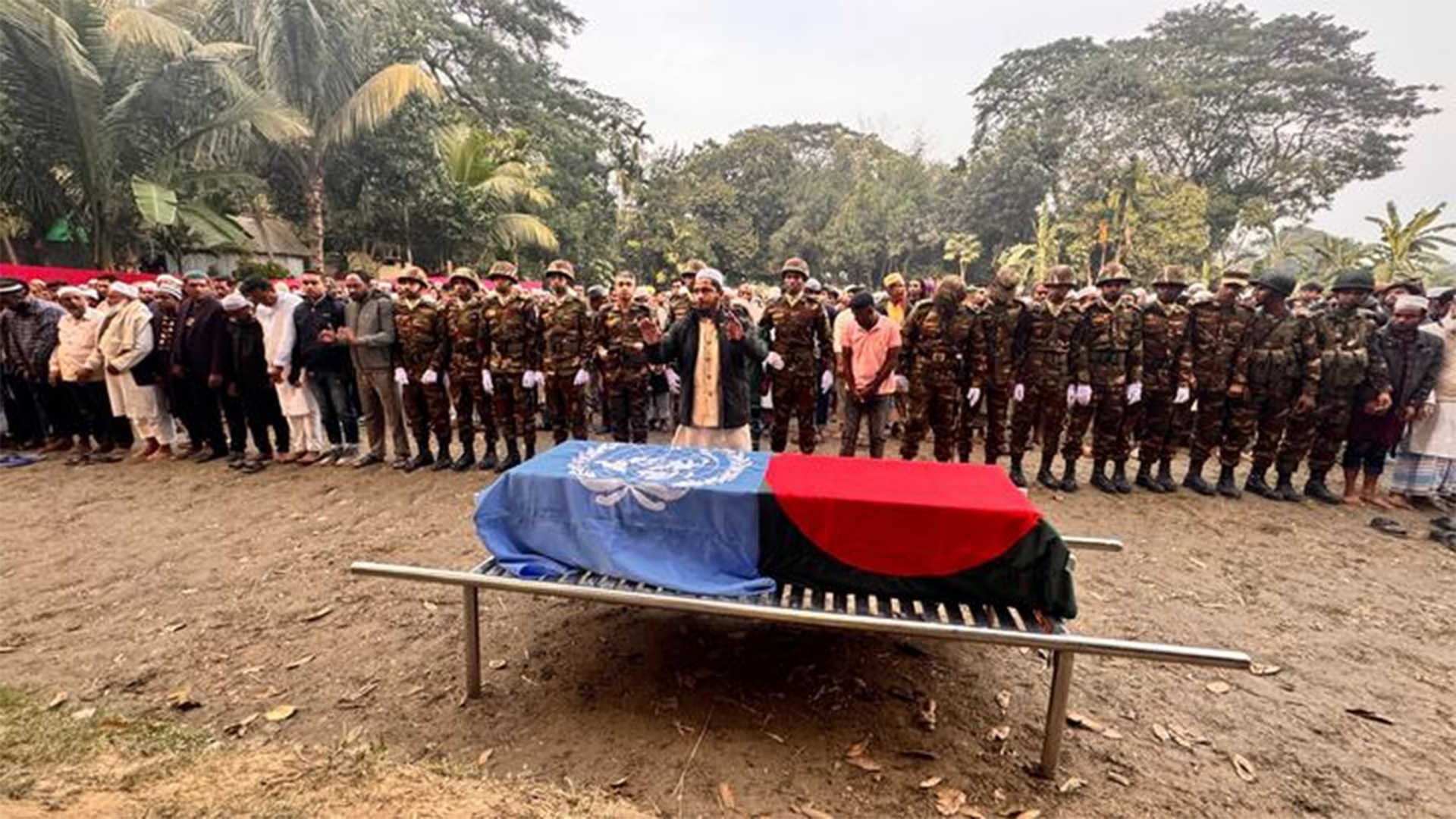 শ্রদ্ধা-ভালোবাসা আর চোখের জলে চিরবিদায় নিলেন শান্তিরক্ষী জাহাঙ্গীর আলম