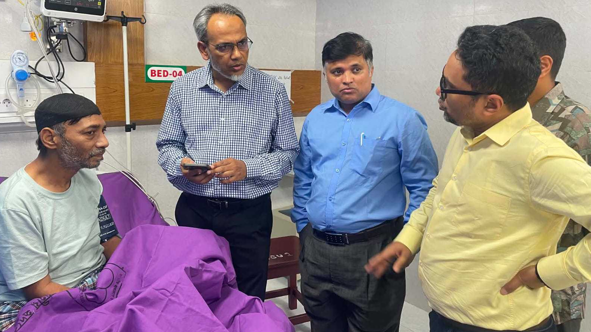 রামিসার বাবাকে দেখতে হাসপাতালে বিএনপির স্বাস্থ্য বিষয়ক সম্পাদক